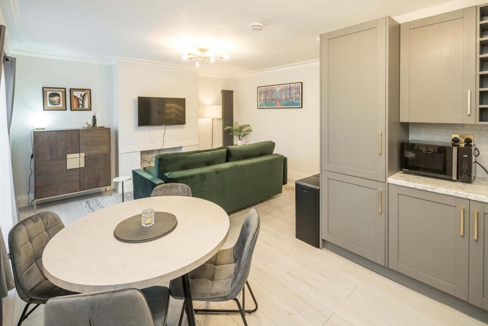 Holiday home Spacious 1br Flat In Wanstead: Garden & Comfort *