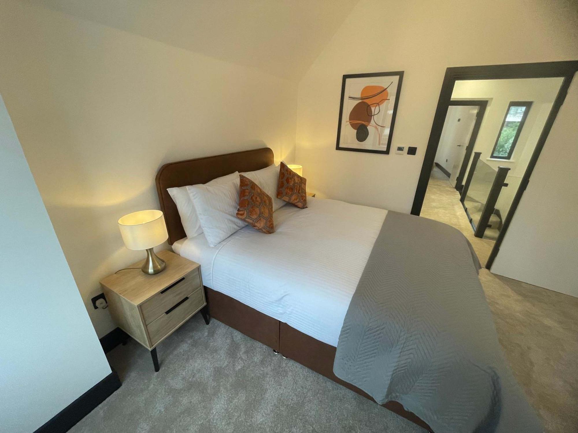 Beautiful Modern Eco Friendly 2 Bed House With Garden - *