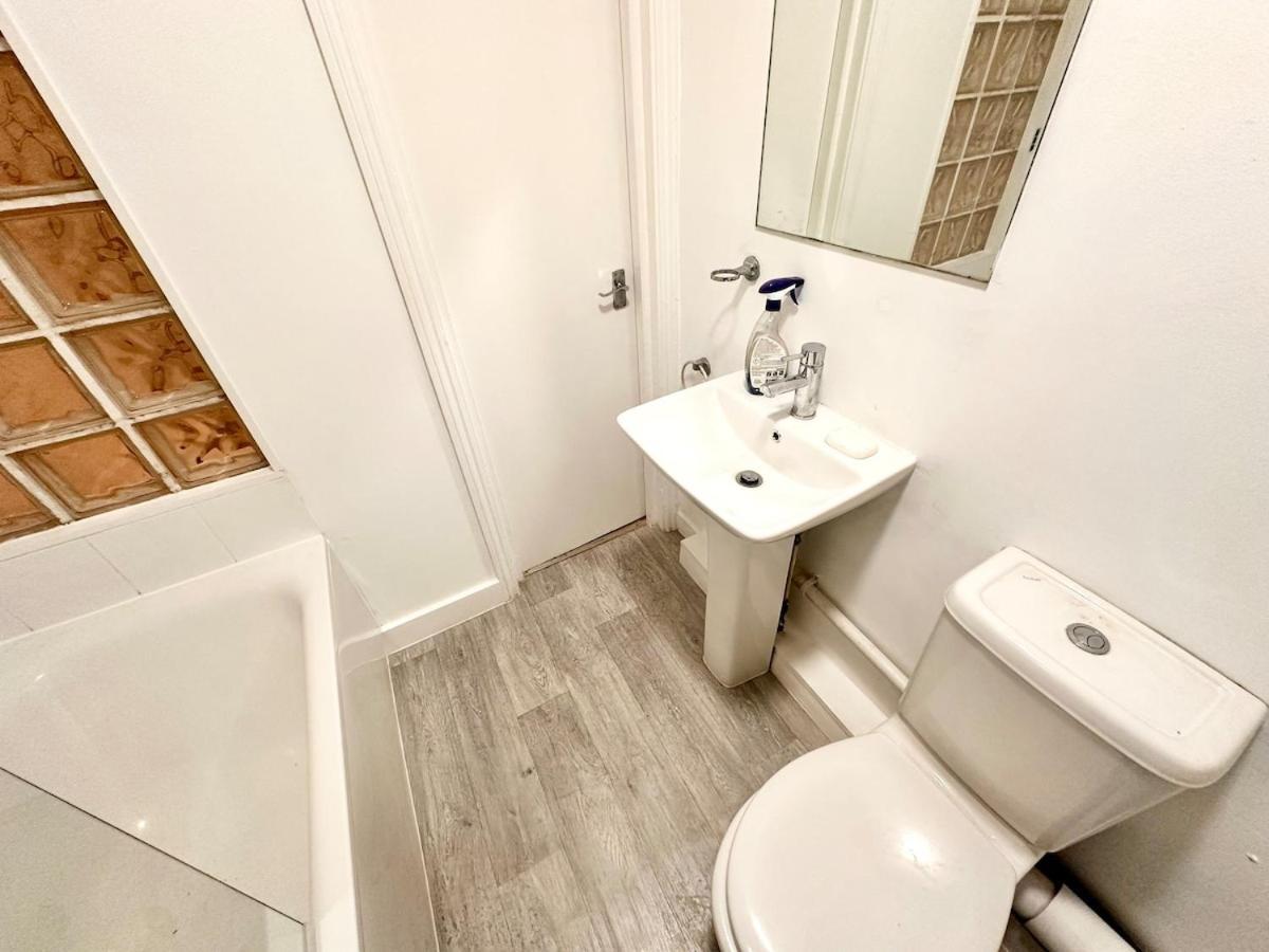 Flat-by Lewisham Train Station London