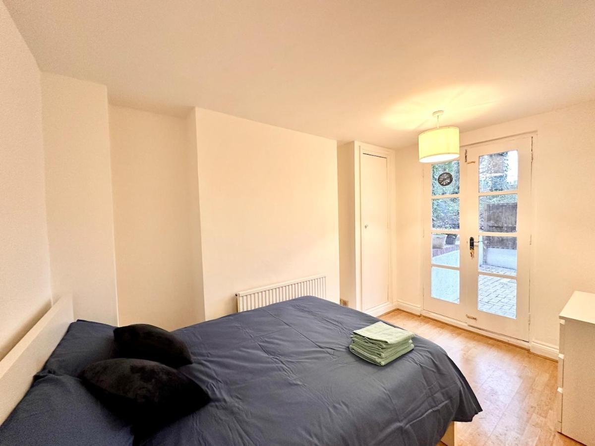 Flat-by Lewisham Train Station London