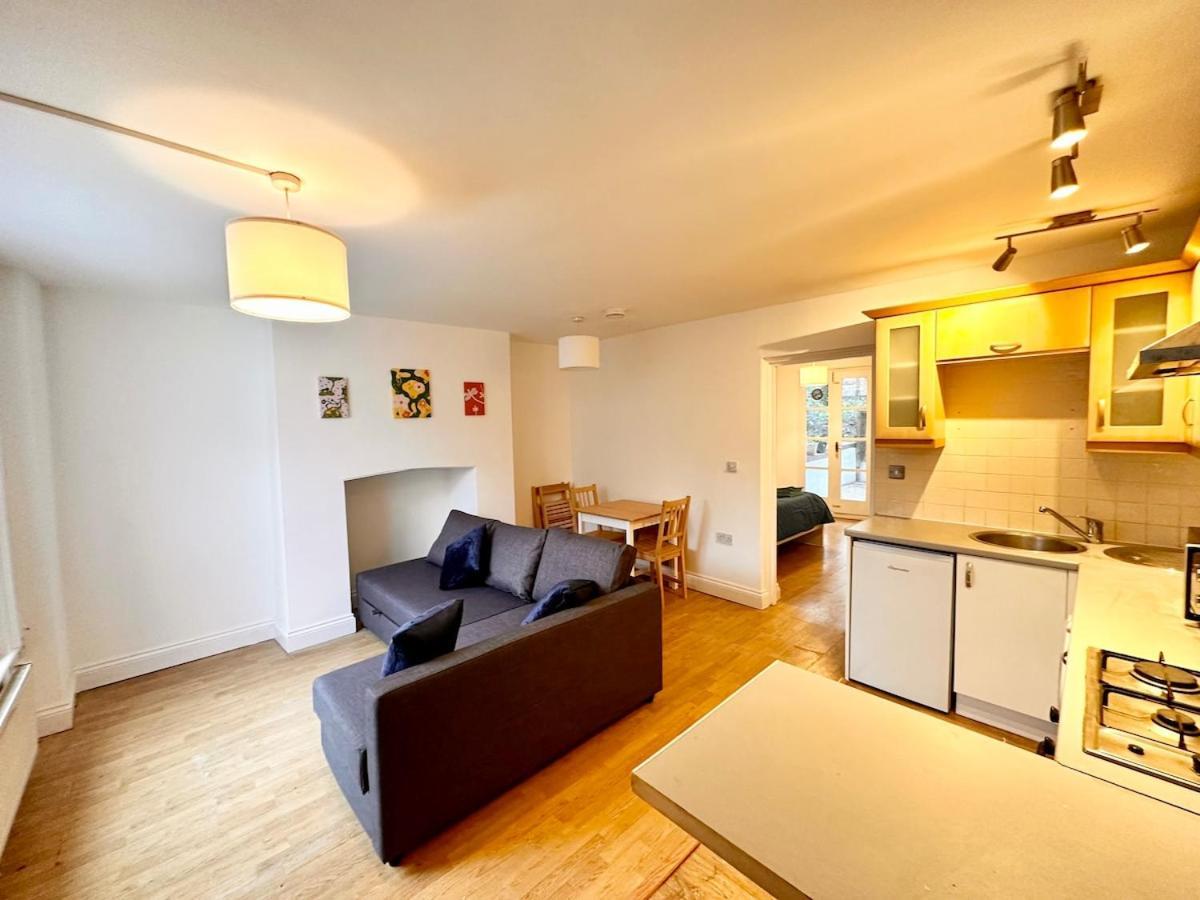 Apartment Flat-by Lewisham Train Station London