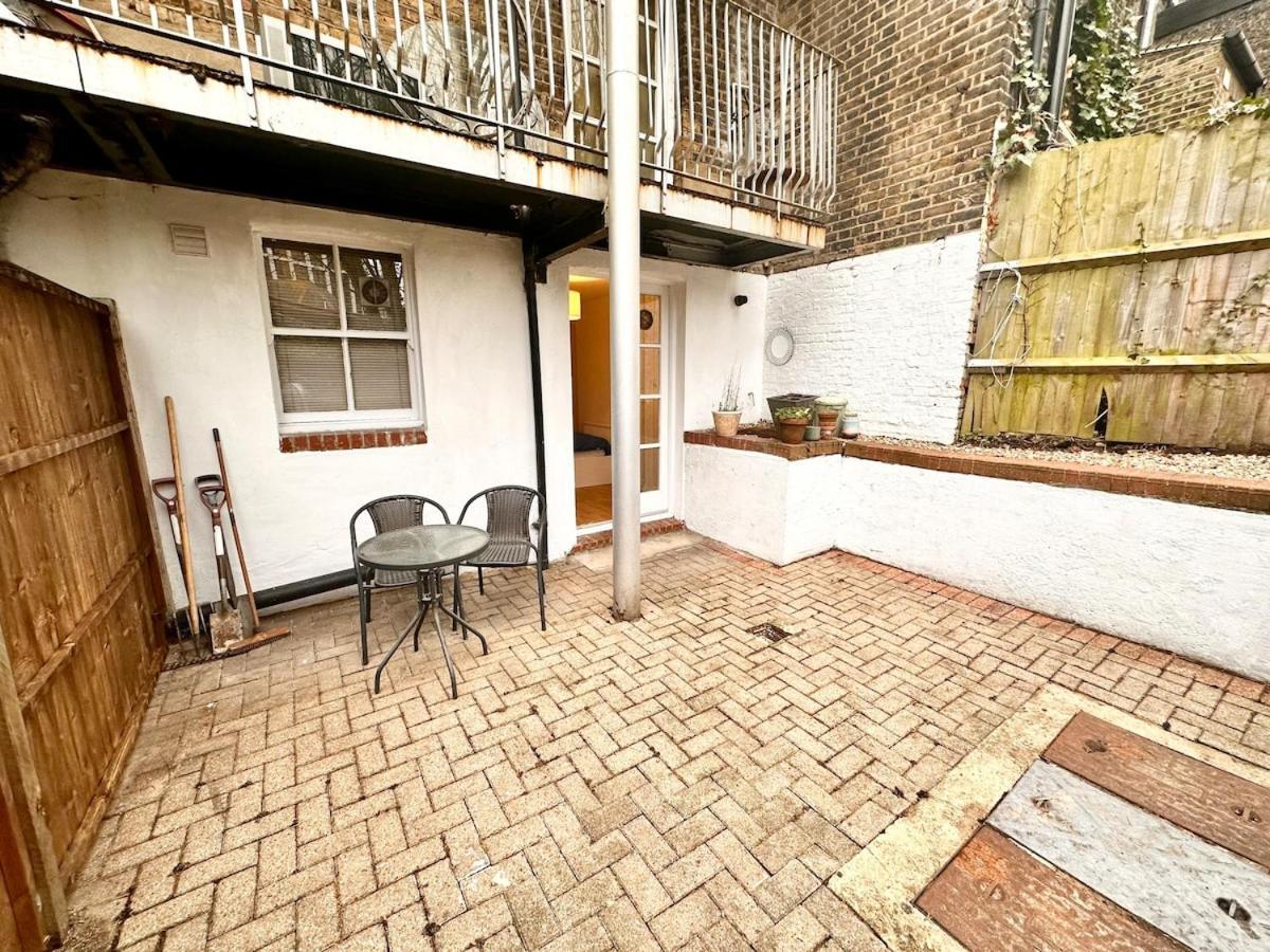 Flat-by Lewisham Train Station Apartment