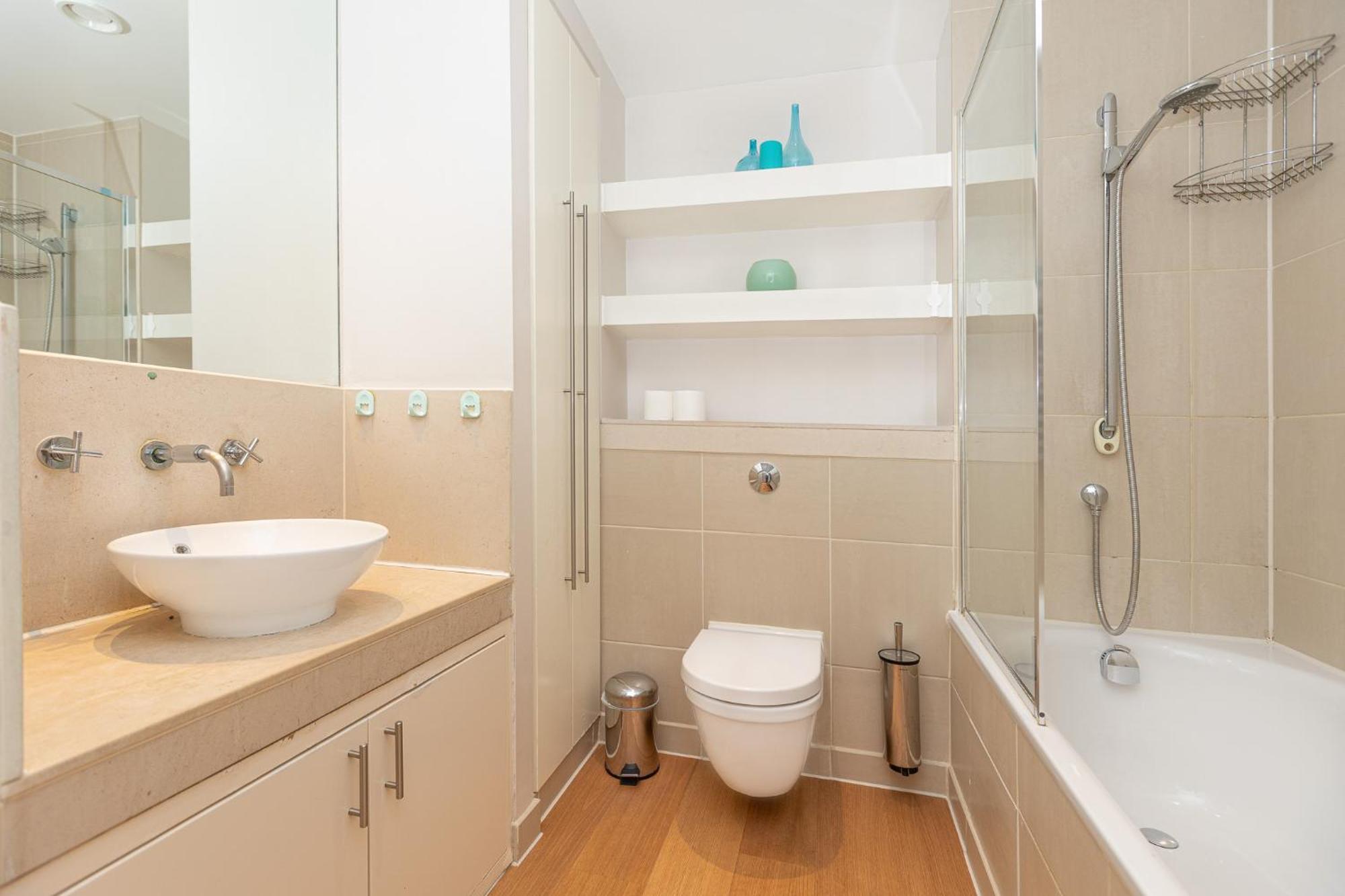 New Listing! Modern 3br, Prime Canary Wharf Apartment