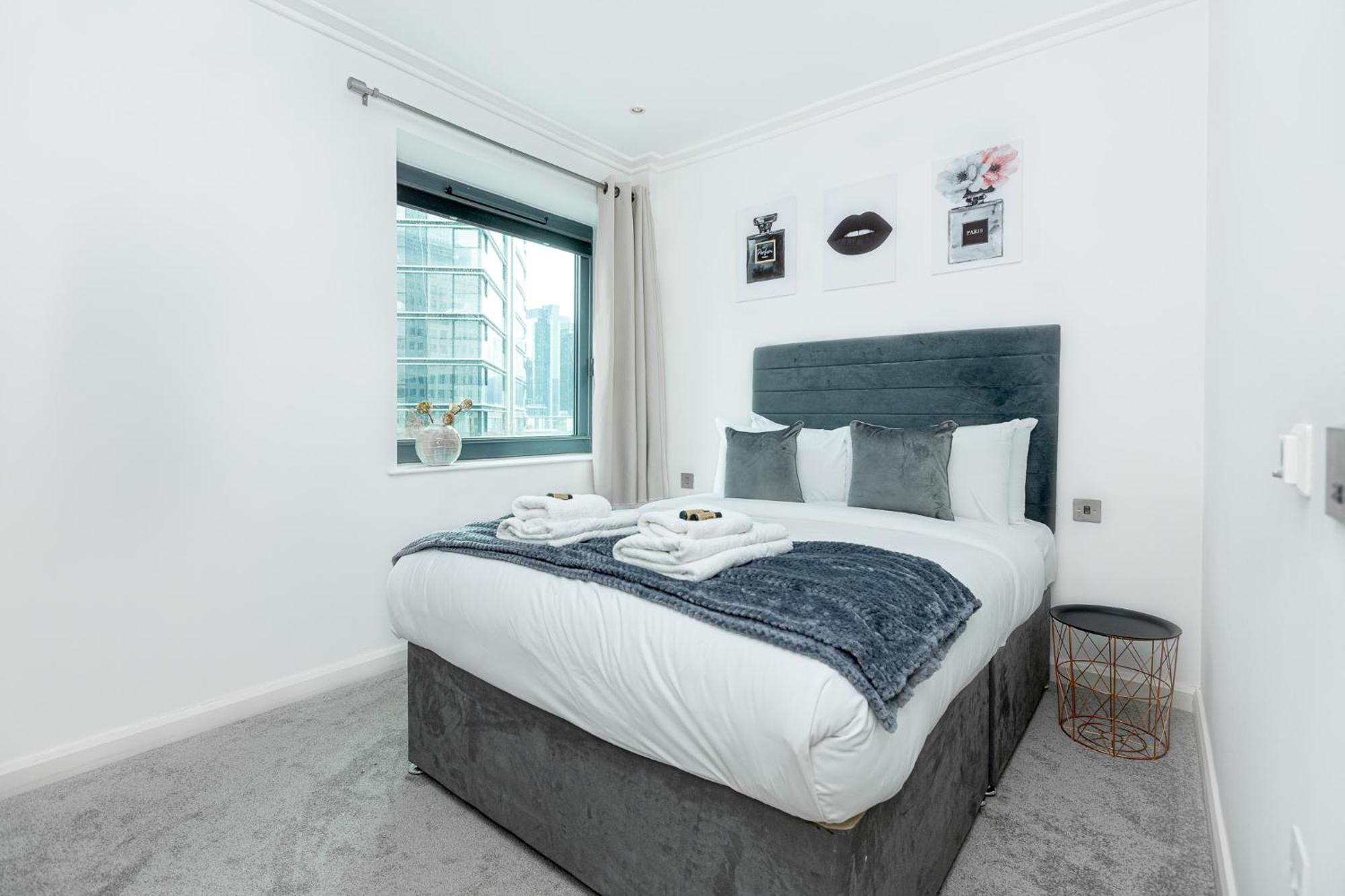 New Listing! Modern 3br, Prime Canary Wharf Apartment *