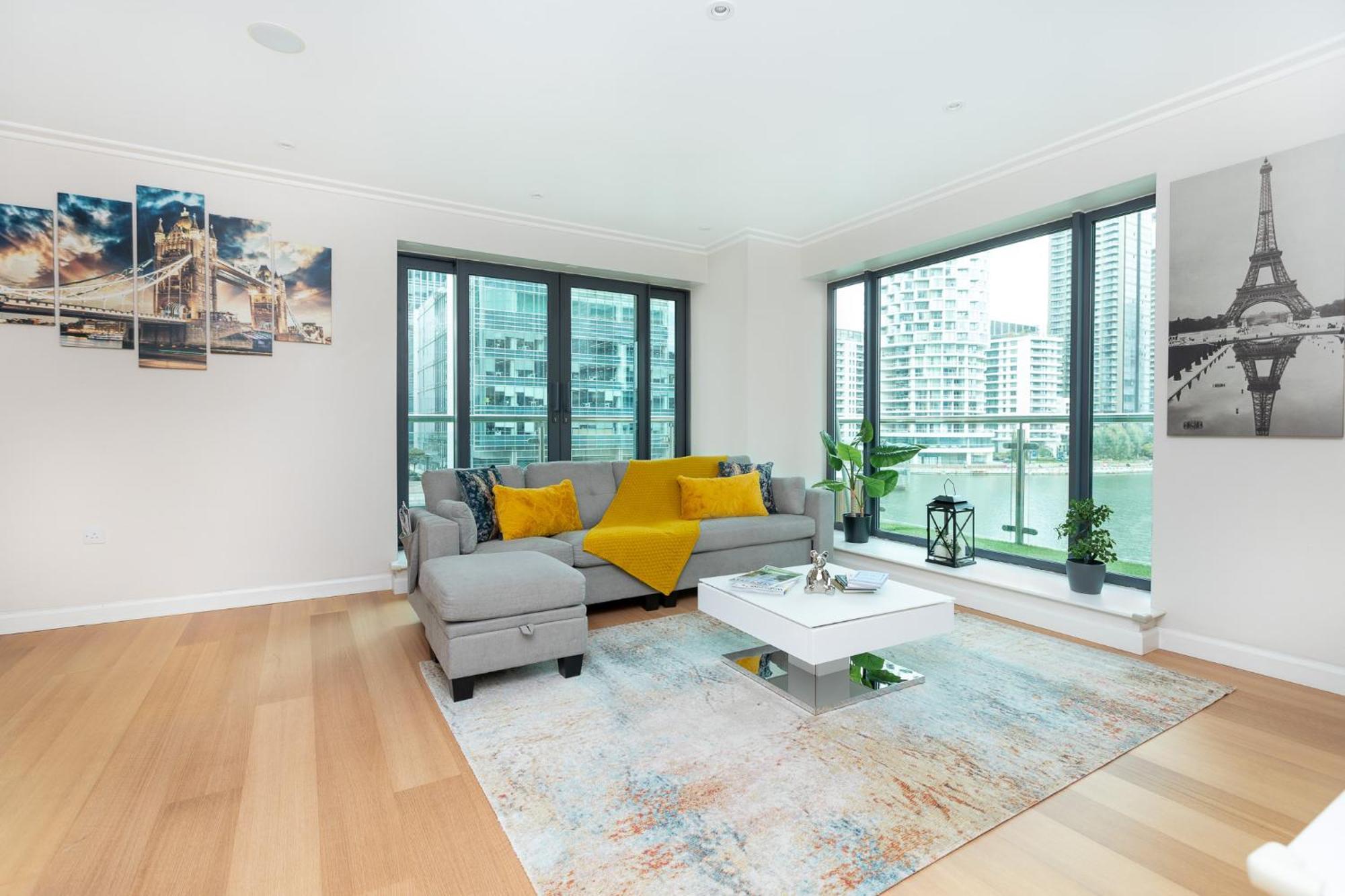 New Listing! Modern 3br, Prime Canary Wharf * London