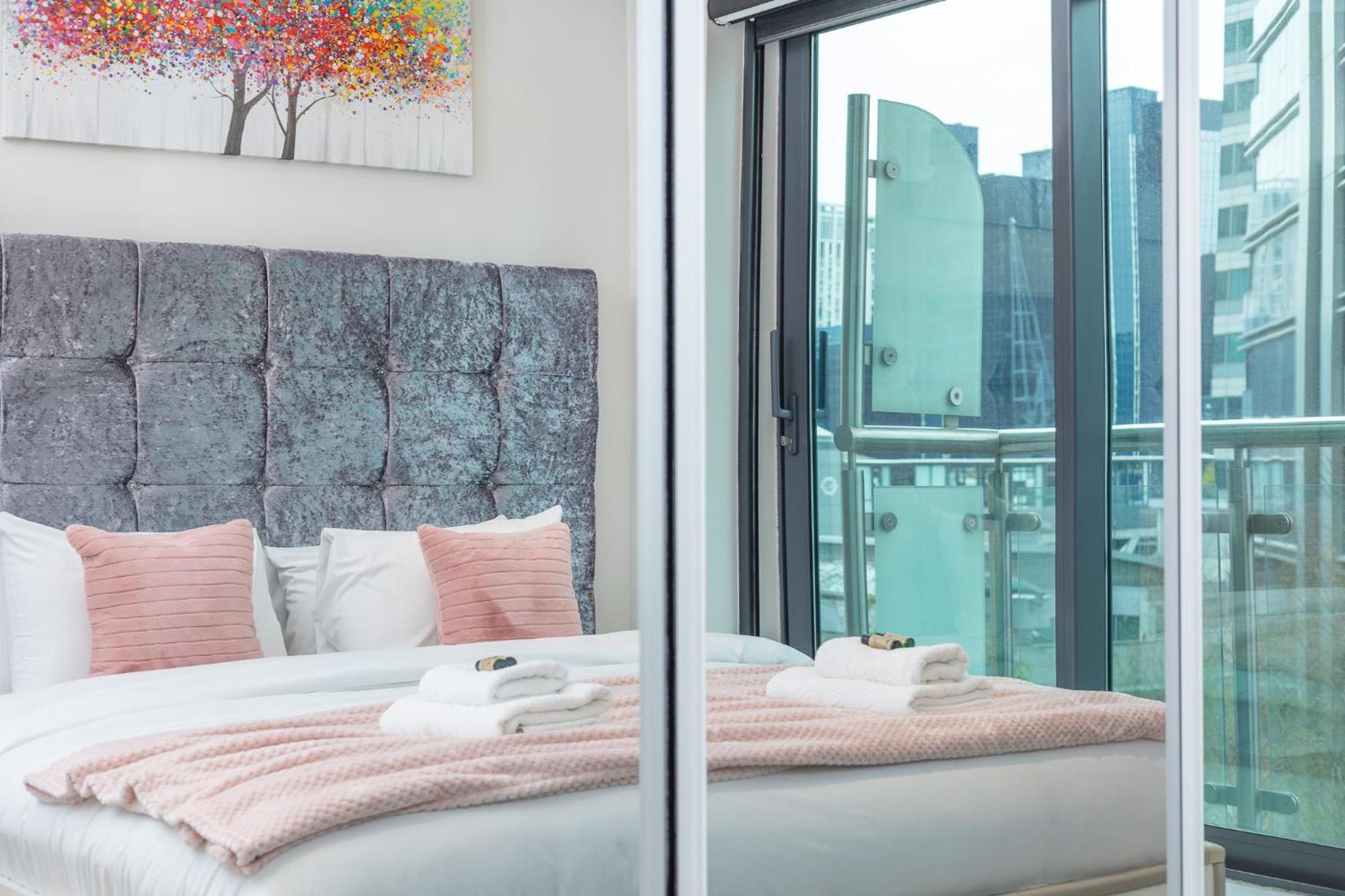 Apartment New Listing! Modern 3br, Prime Canary Wharf *