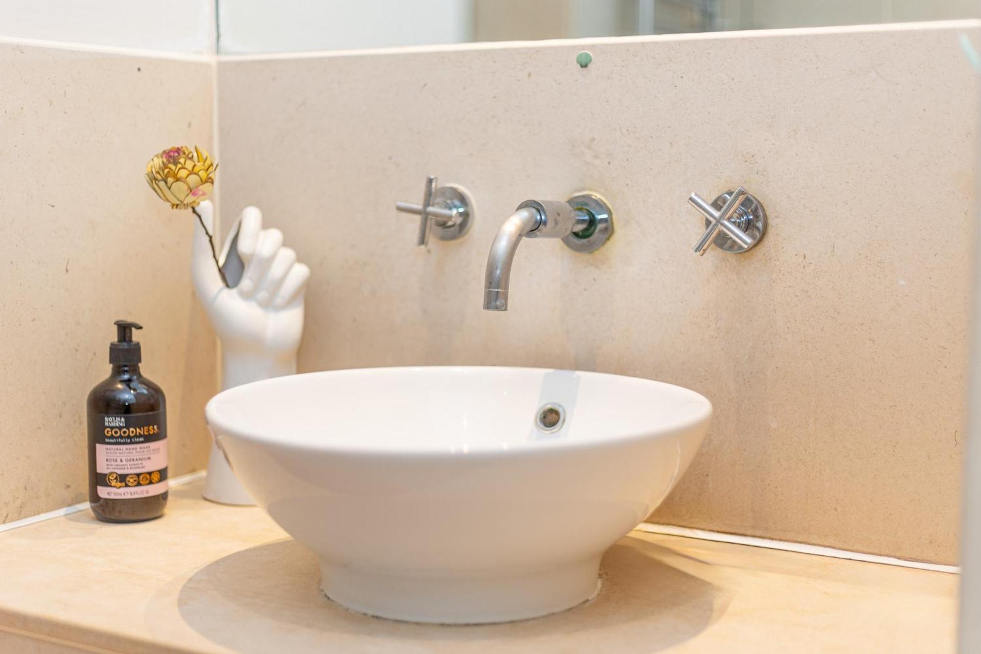 Apartment New Listing! Modern 3br, Prime Canary Wharf *
