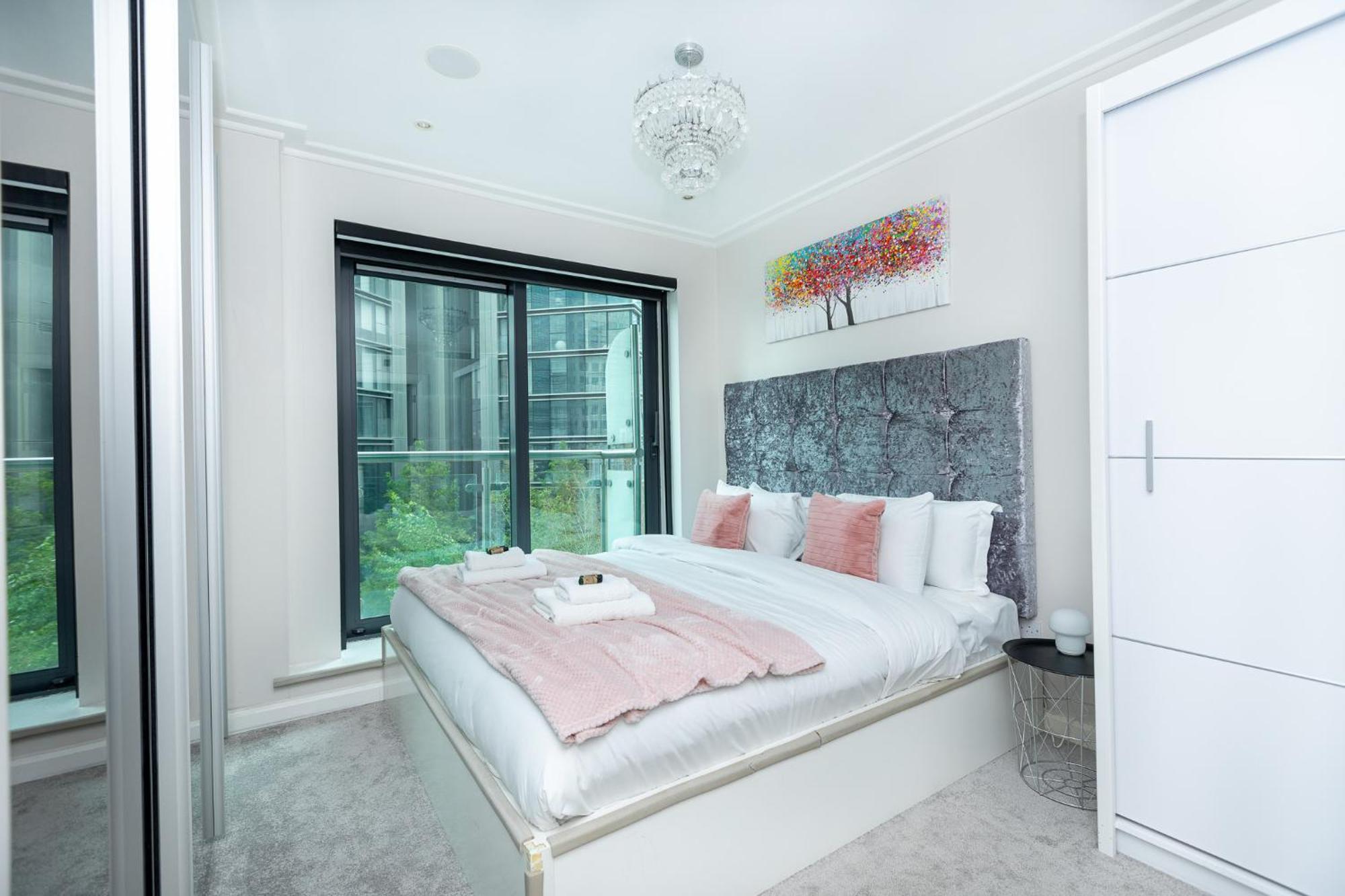 New Listing! Modern 3br, Prime Canary Wharf *