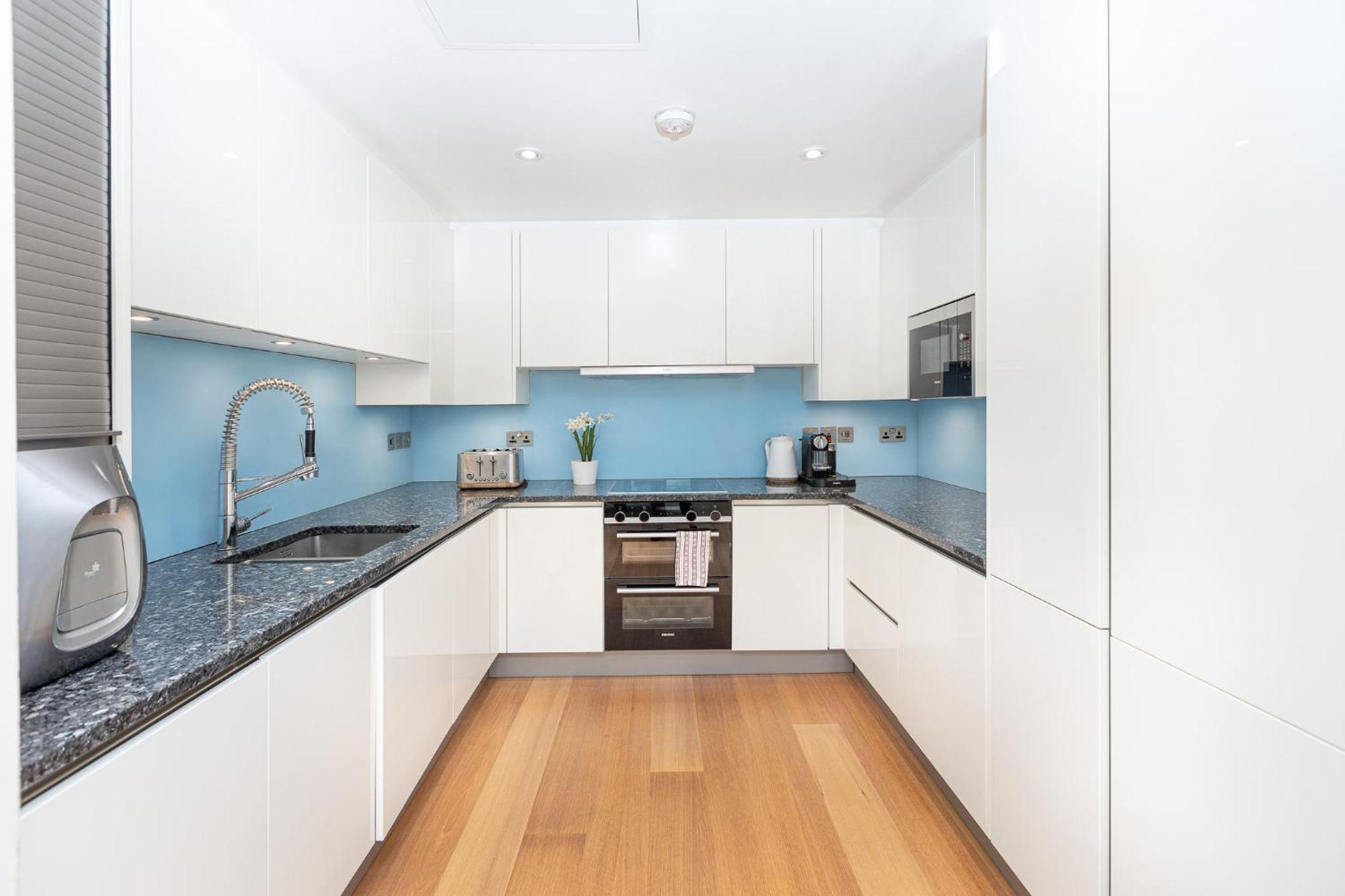 New Listing! Modern 3br, Prime Canary Wharf London