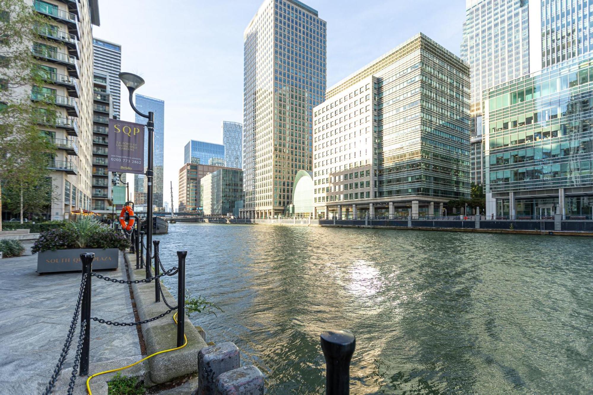 New Listing! Modern 3br, Prime Canary Wharf Apartment *