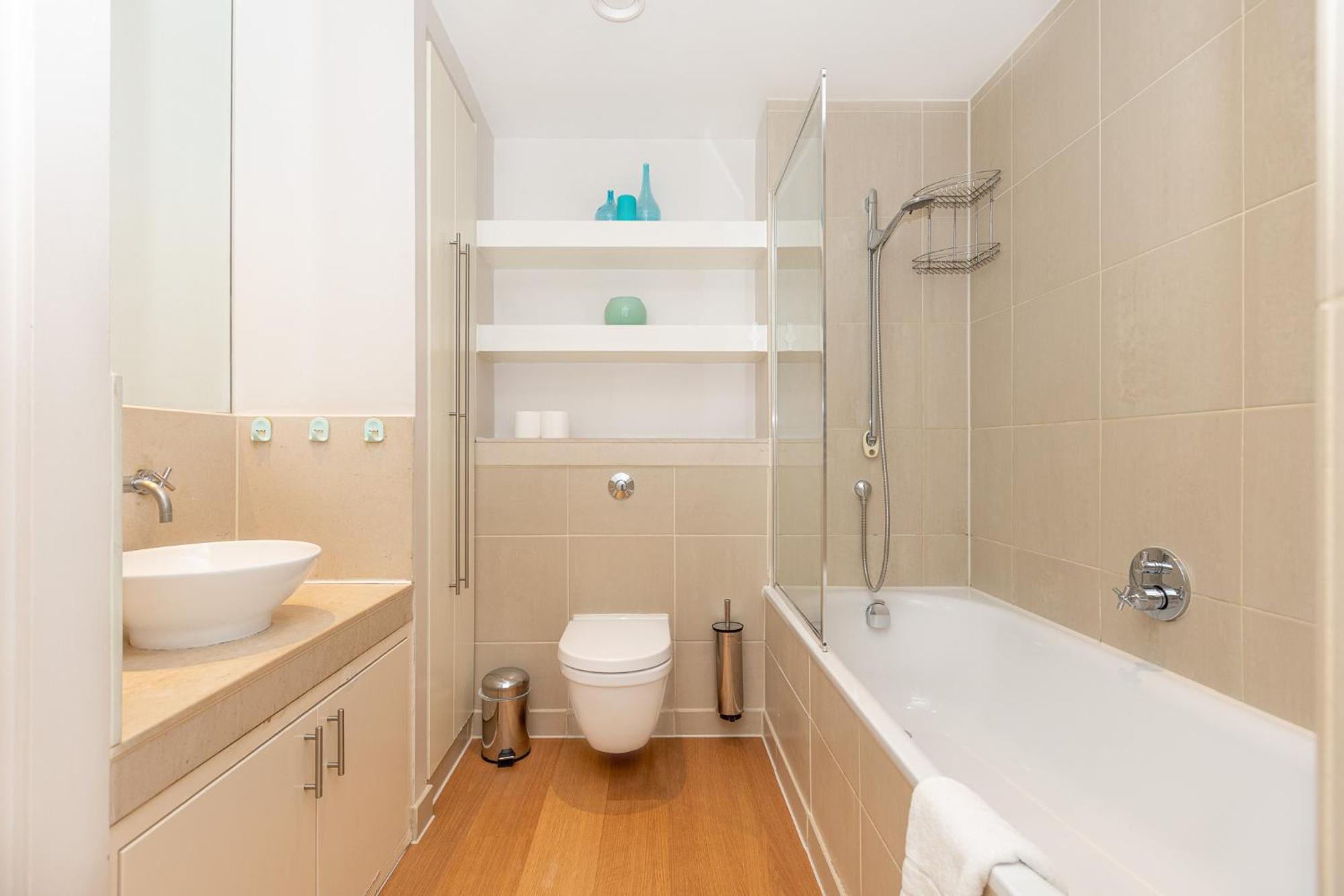 New Listing! Modern 3br, Prime Canary Wharf Apartment London