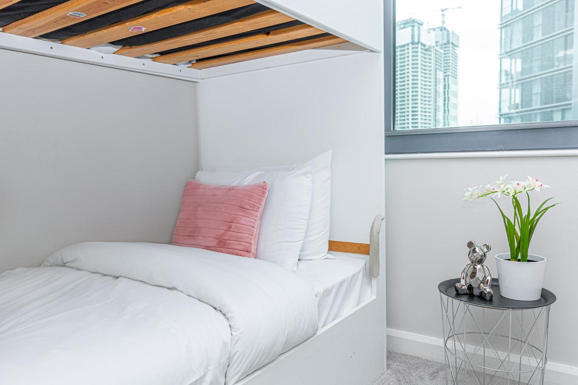 Apartment New Listing! Modern 3br, Prime Canary Wharf *