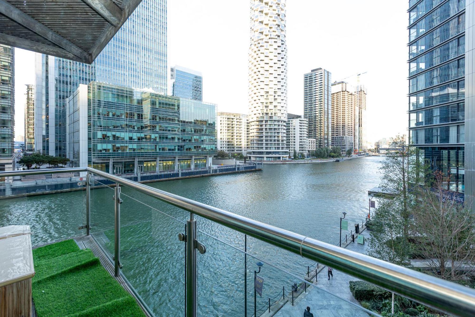 New Listing! Modern 3br, Prime Canary Wharf *