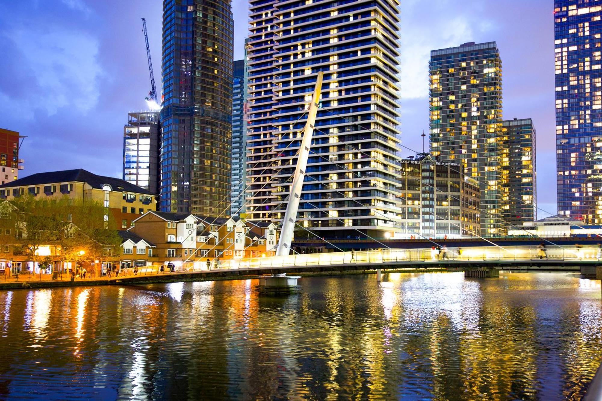 New Listing! Modern 3br, Prime Canary Wharf Apartment *