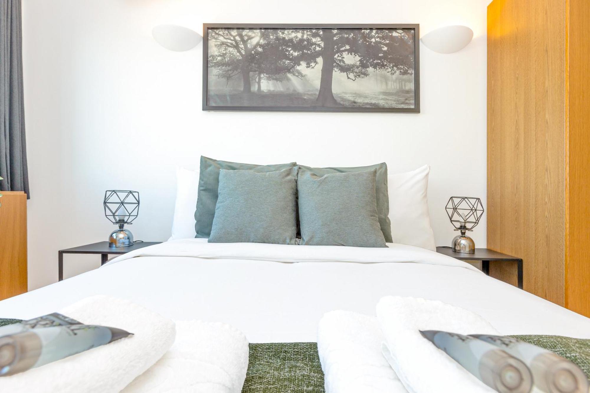 New Listing 2br With Parking, 10min Woolwich St *