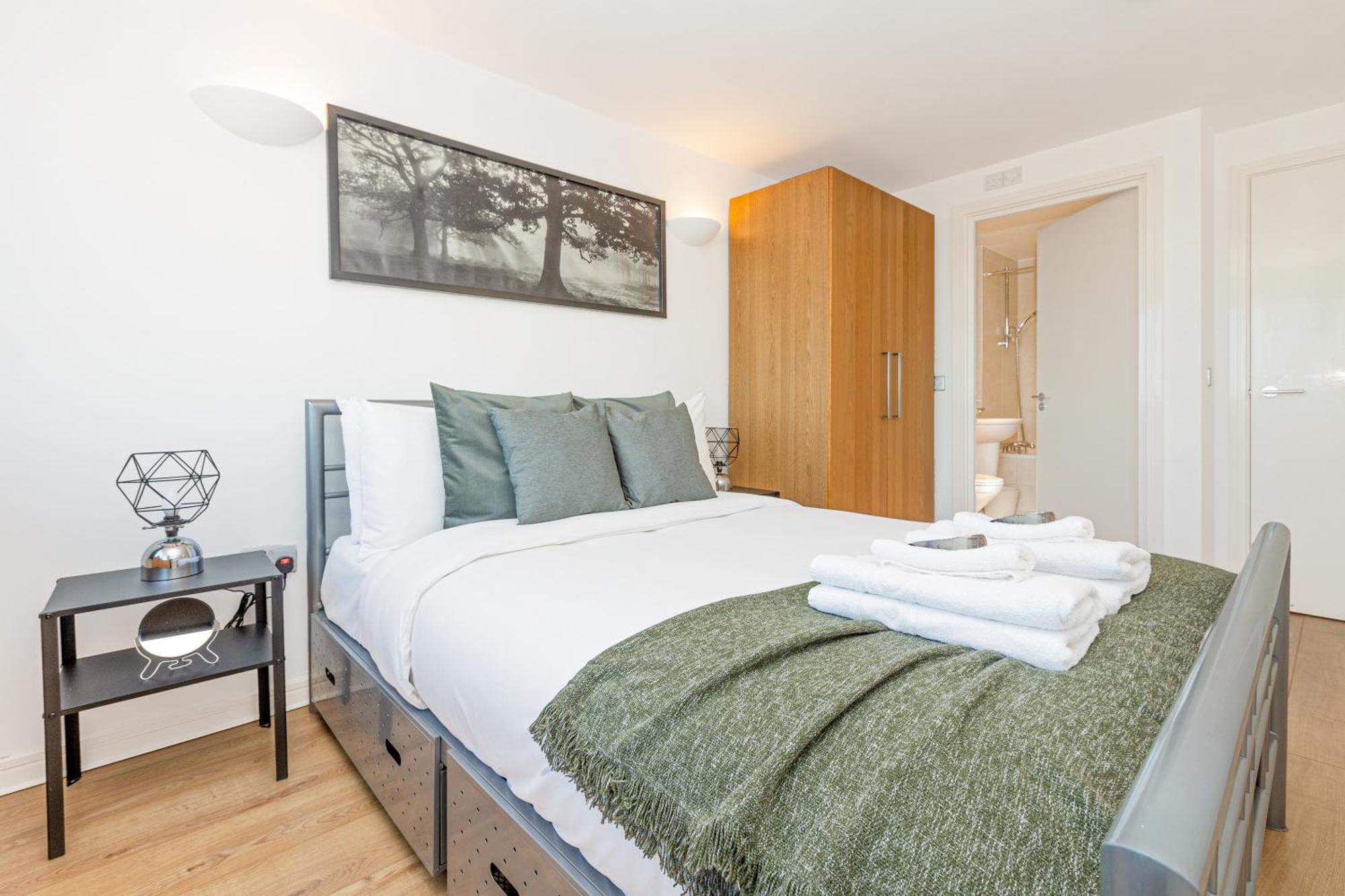 New Listing 2br With Parking, 10min Woolwich St Apartment *