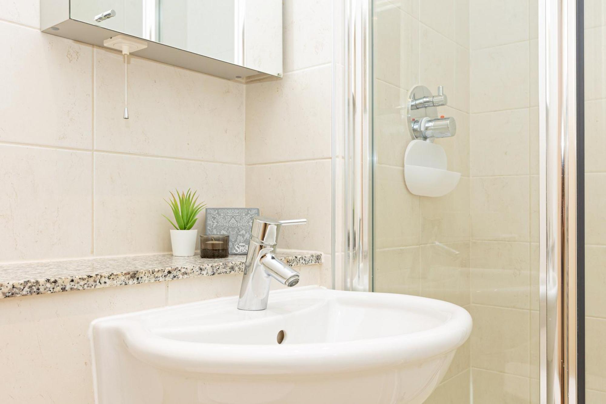 New Listing 2br With Parking, 10min Woolwich St *