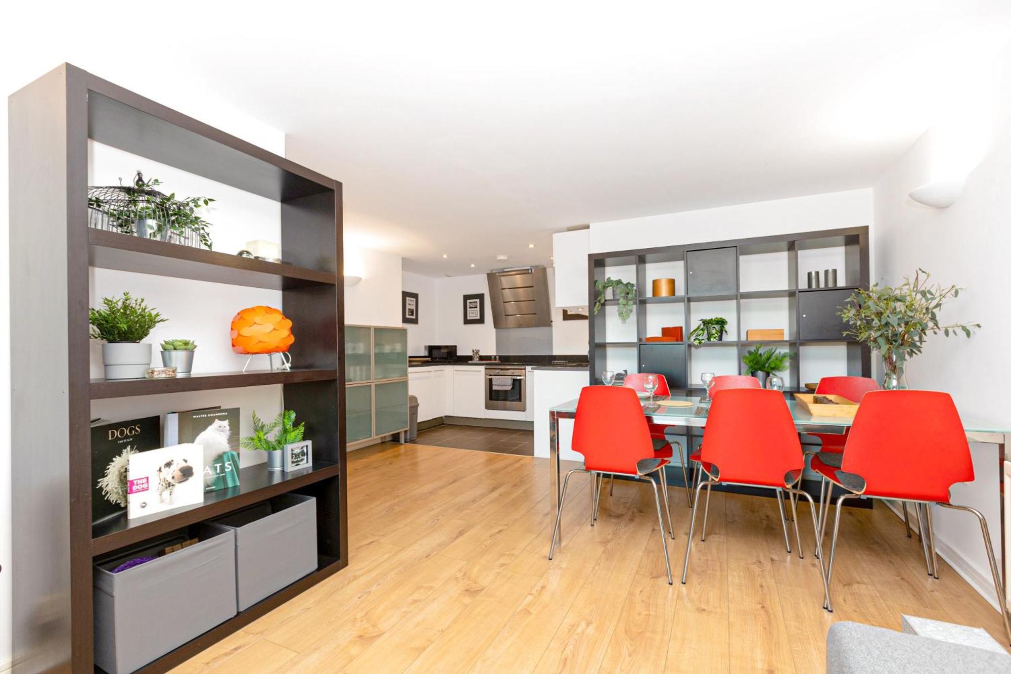 Apartment New Listing 2br With Parking, 10min Woolwich St London