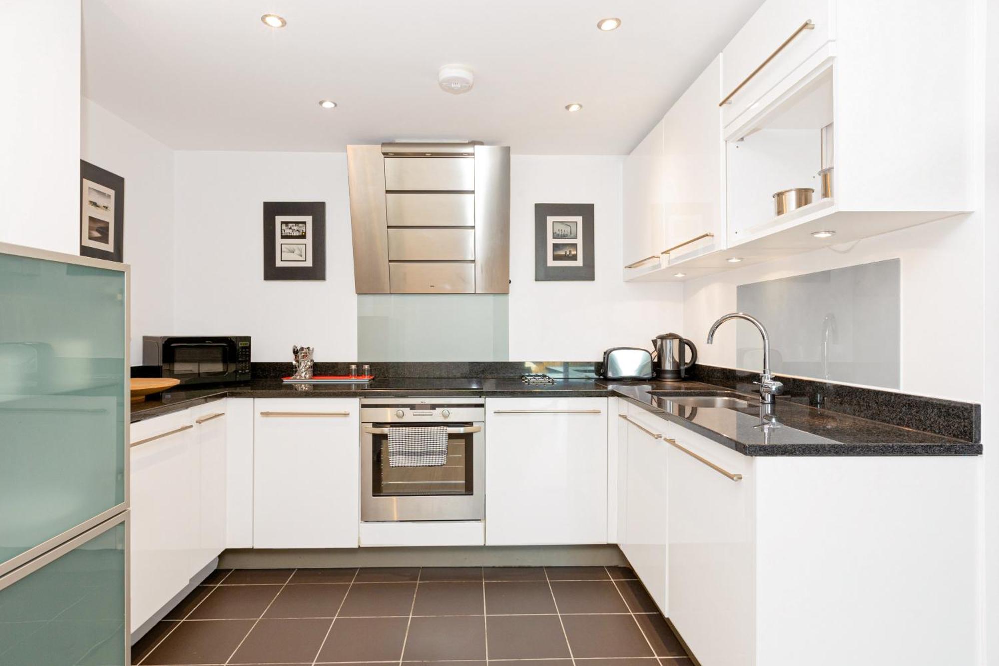 Apartment New Listing 2br With Parking, 10min Woolwich St *