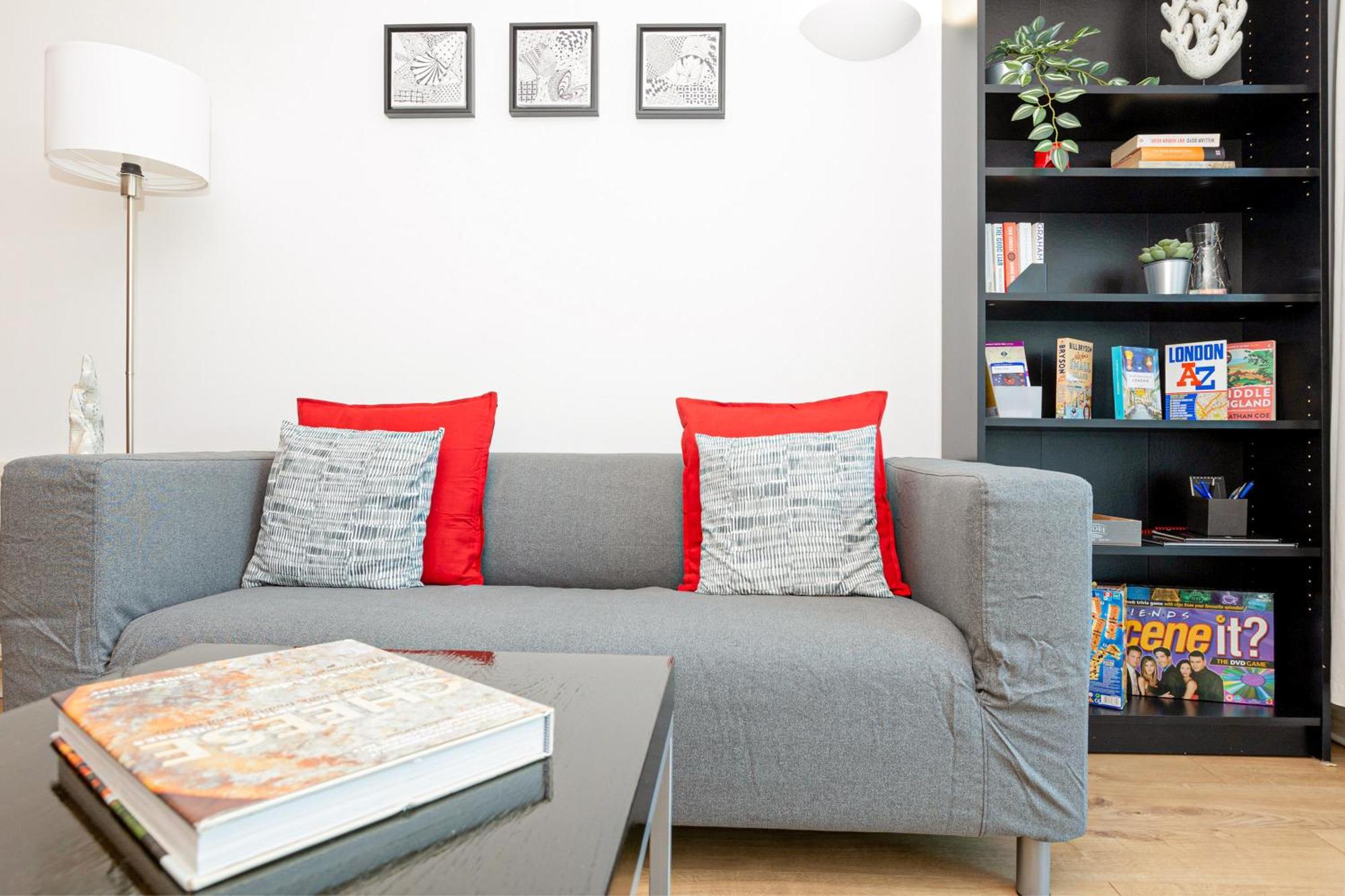 New Listing 2br With Parking, 10min Woolwich St Apartment London