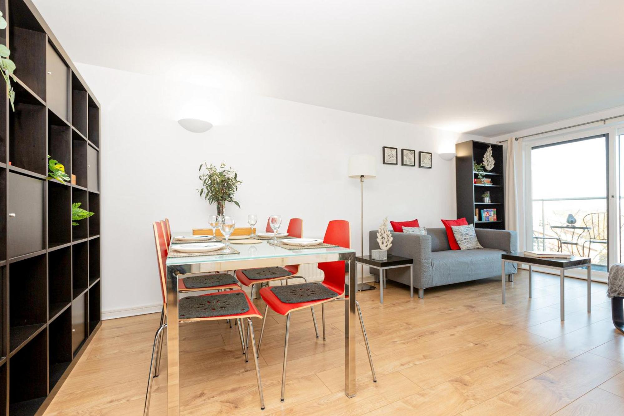 Apartment New Listing 2br With Parking, 10min Woolwich St London