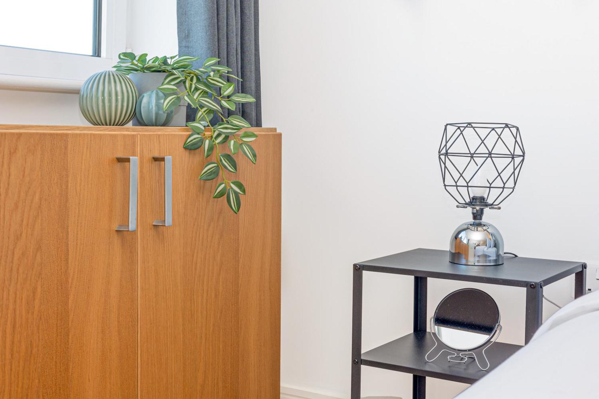 New Listing 2br With Parking, 10min Woolwich St *