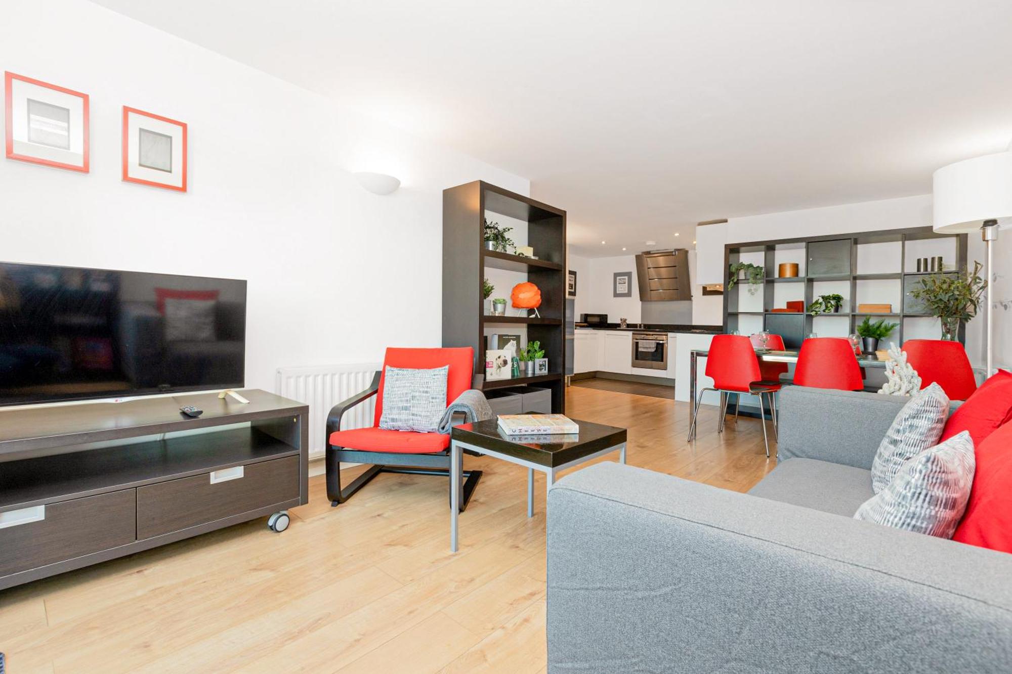 New Listing 2br With Parking, 10min Woolwich St Apartment London