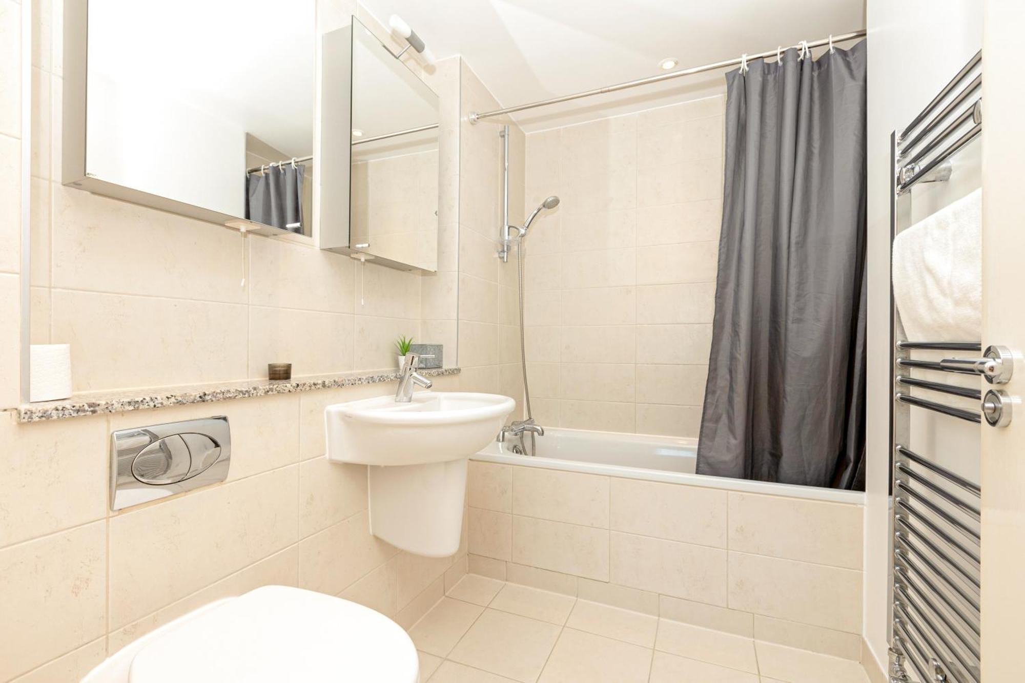 Apartment New Listing 2br With Parking, 10min Woolwich St *