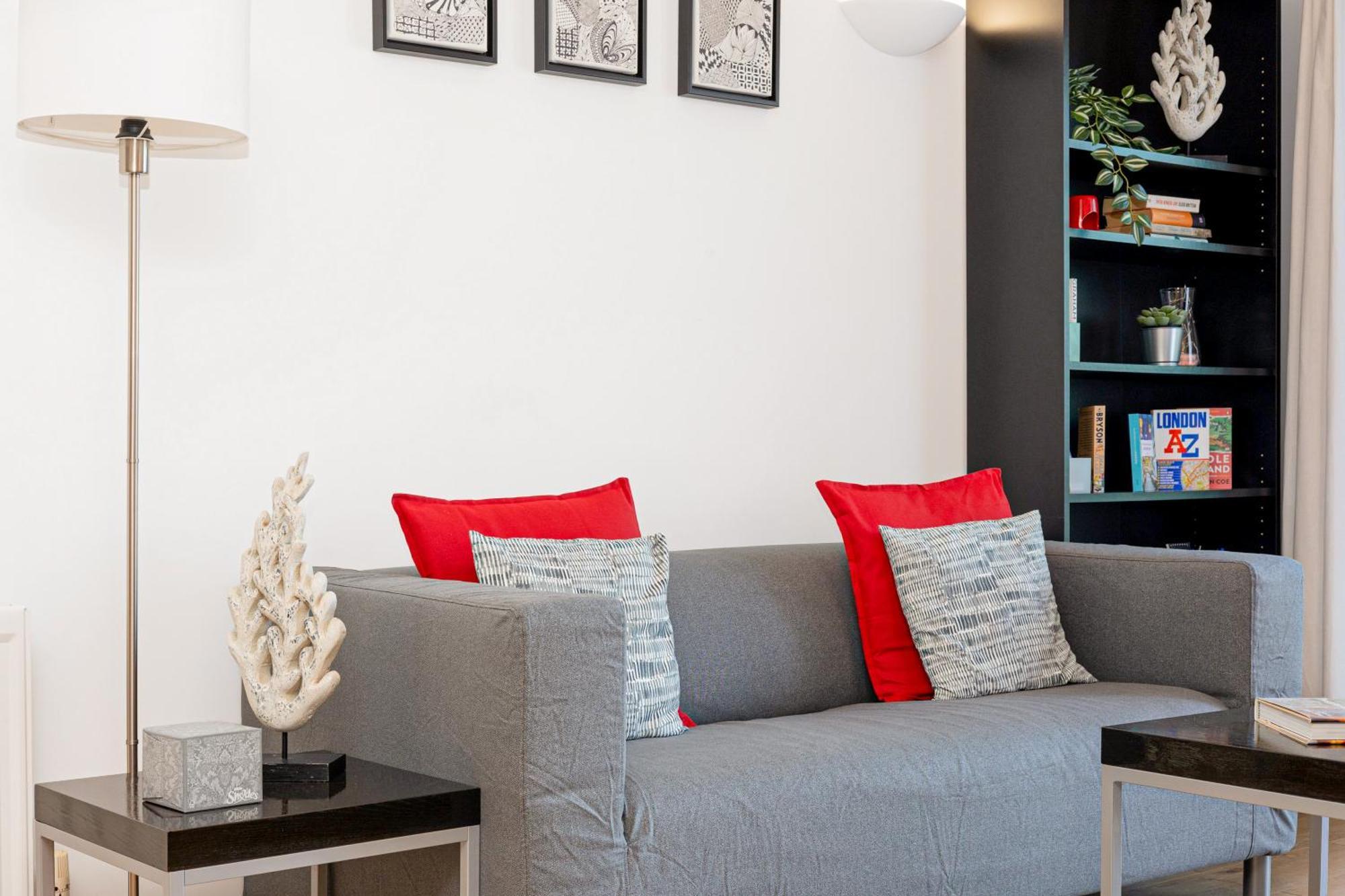 New Listing 2br With Parking, 10min Woolwich St Apartment *