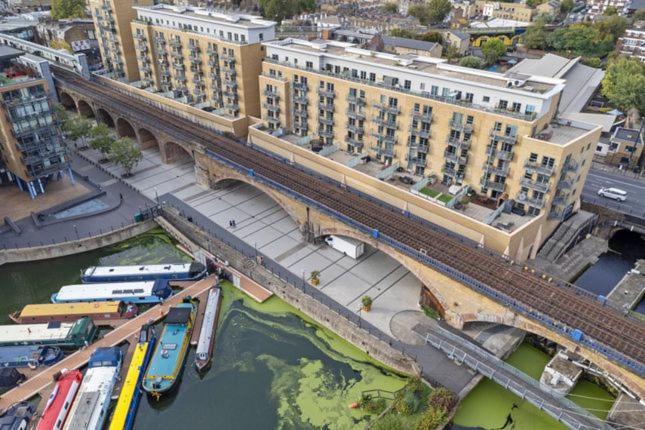 Londwell, & Limehouse Balcony Flat - Skyline Views Apartment *