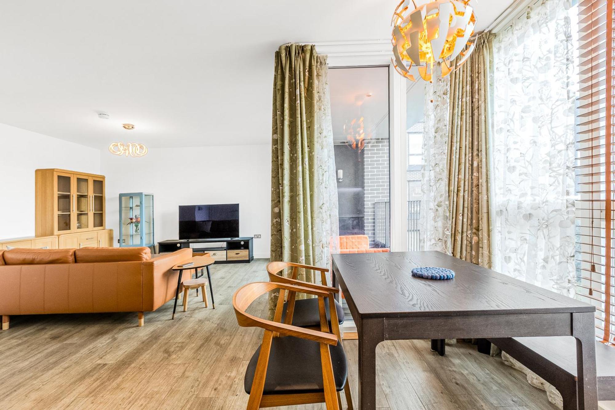 Apartment Bright 1 Bdr With Terrace & Great Travel Links *