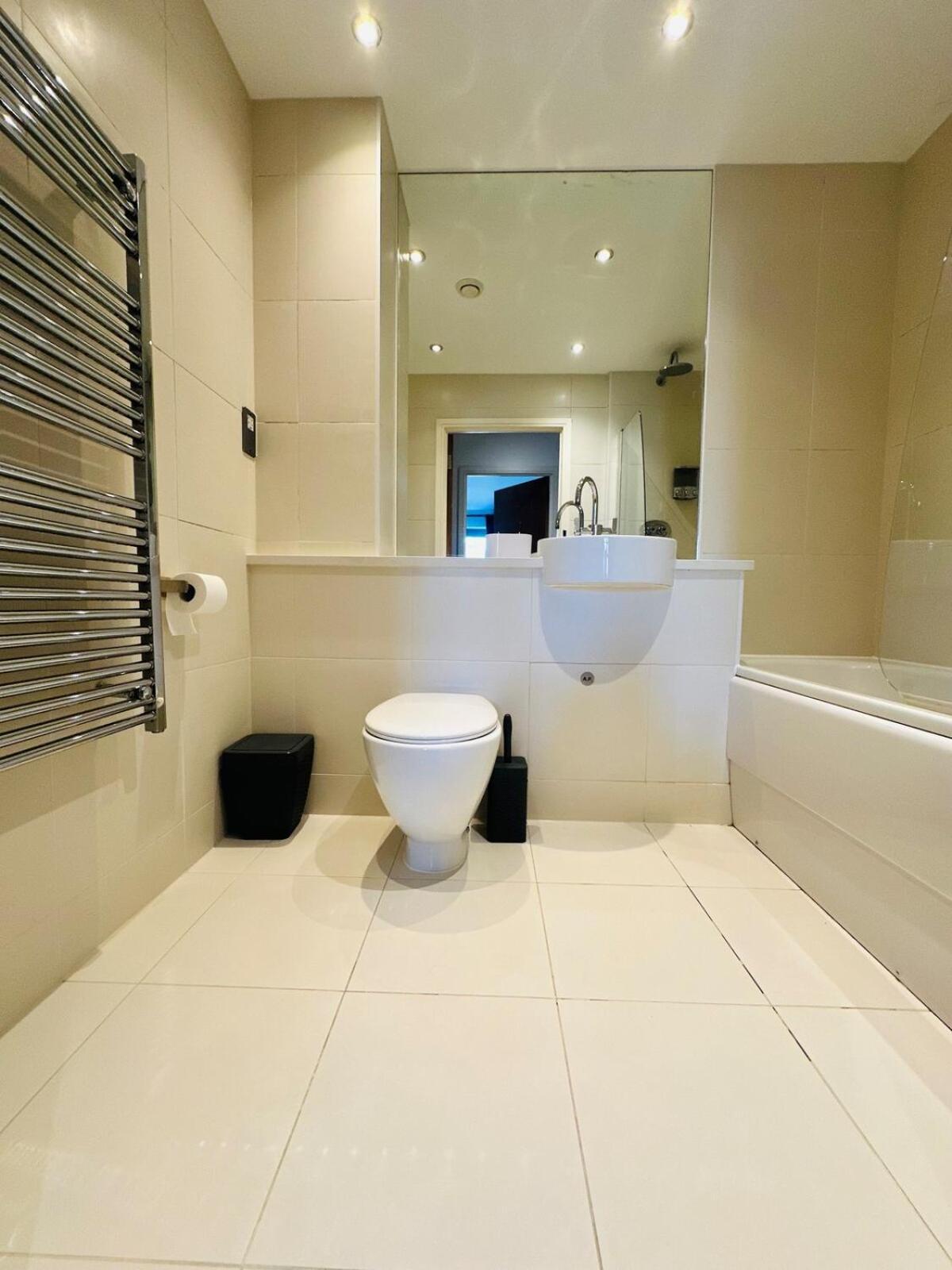 Zone 1 4 Mins From Major Station Apartment London