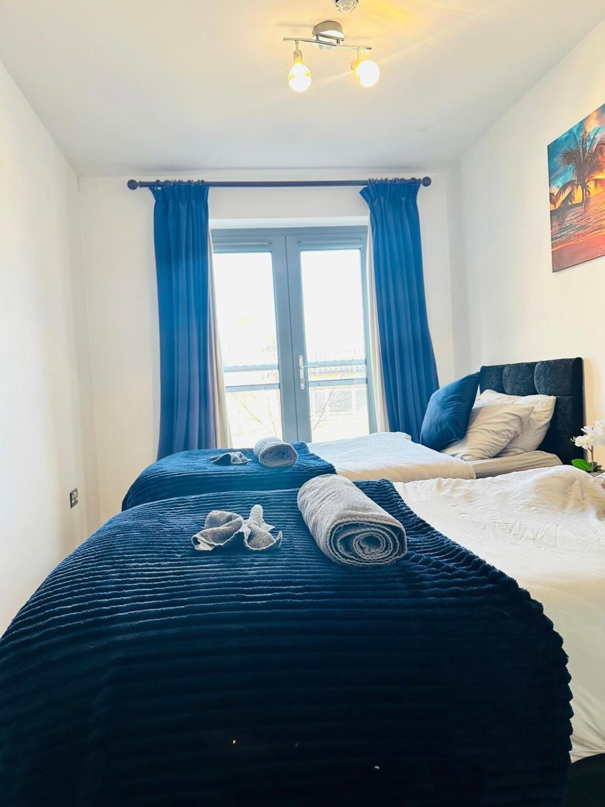 Zone 1 4 Mins From Major Station *