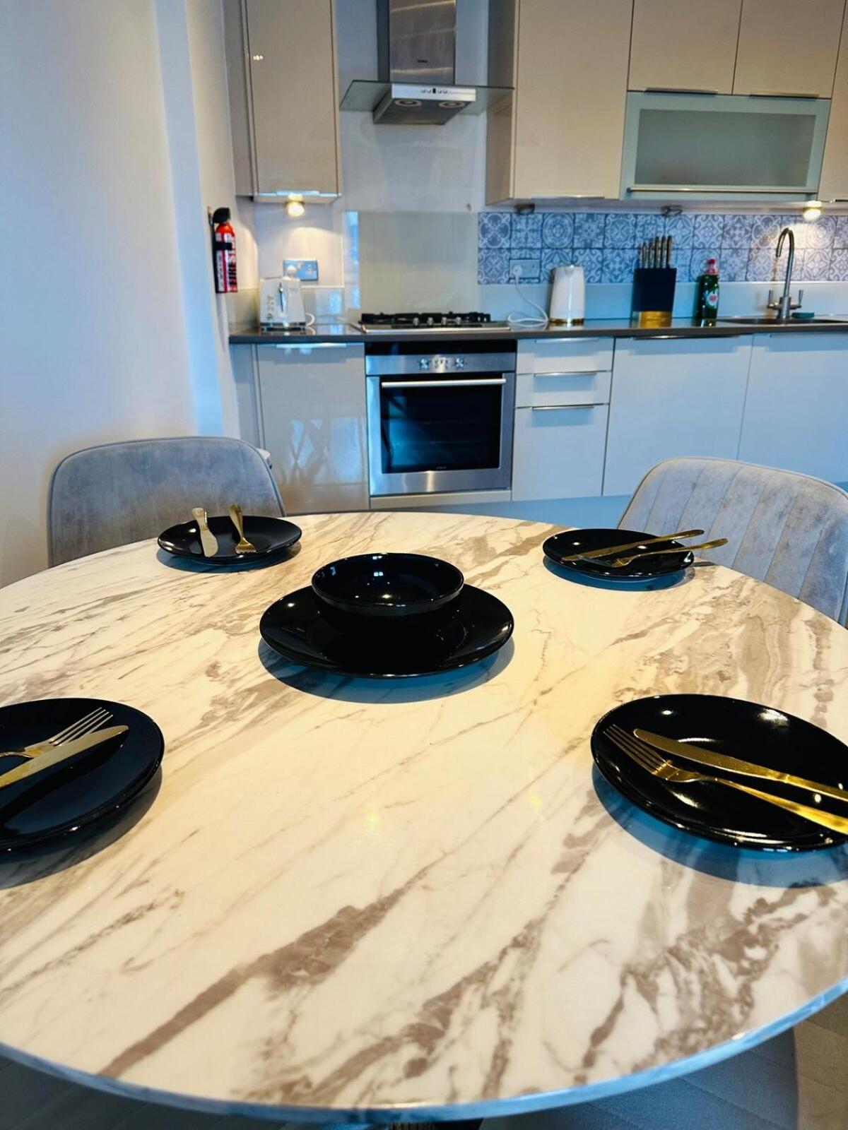 Zone 1 4 Mins From Major Station Apartment London
