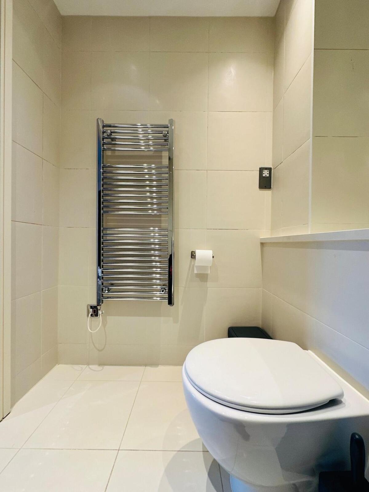 Zone 1 4 Mins From Major Station Apartment