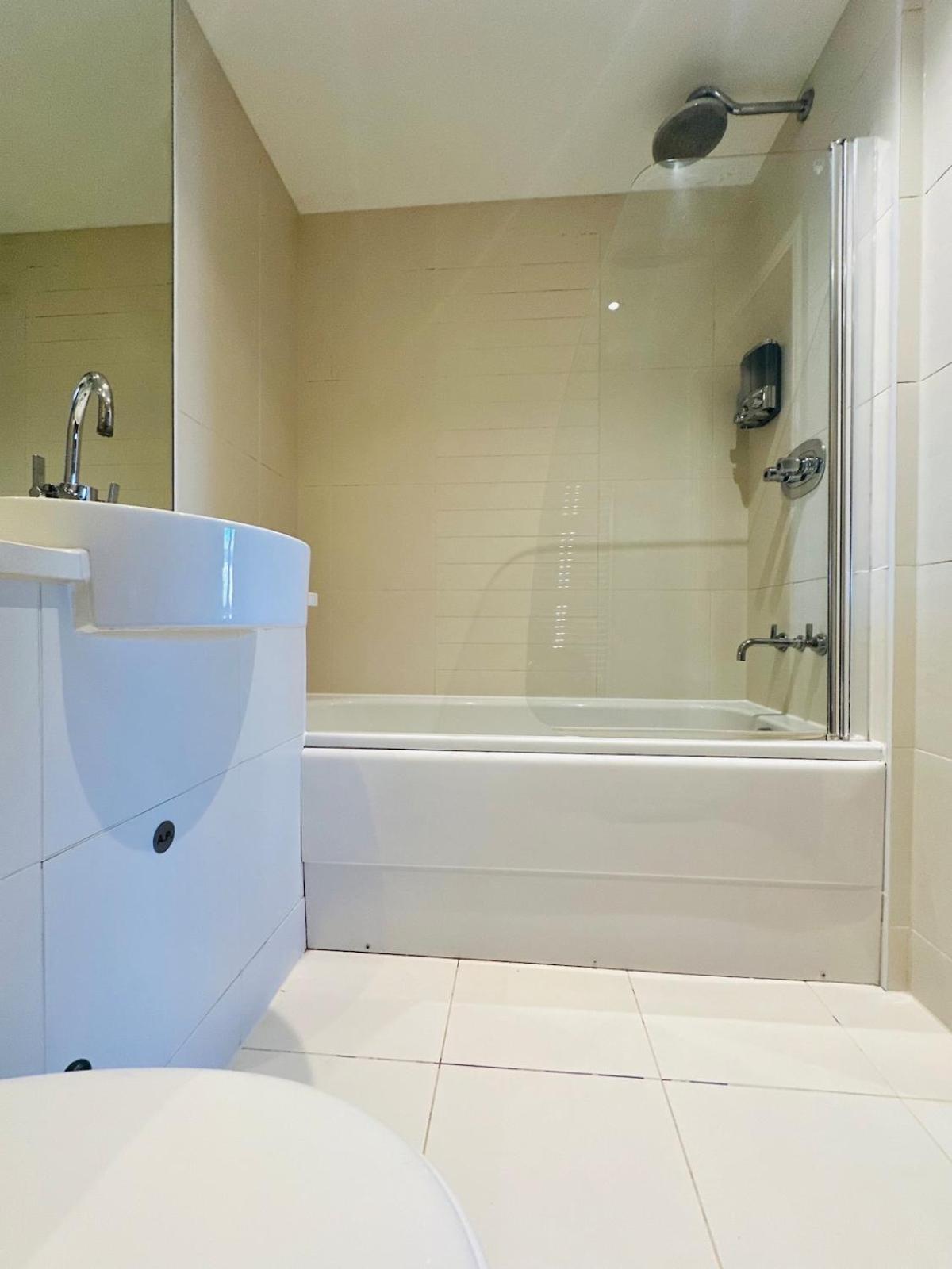 Zone 1 4 Mins From Major Station Apartment London