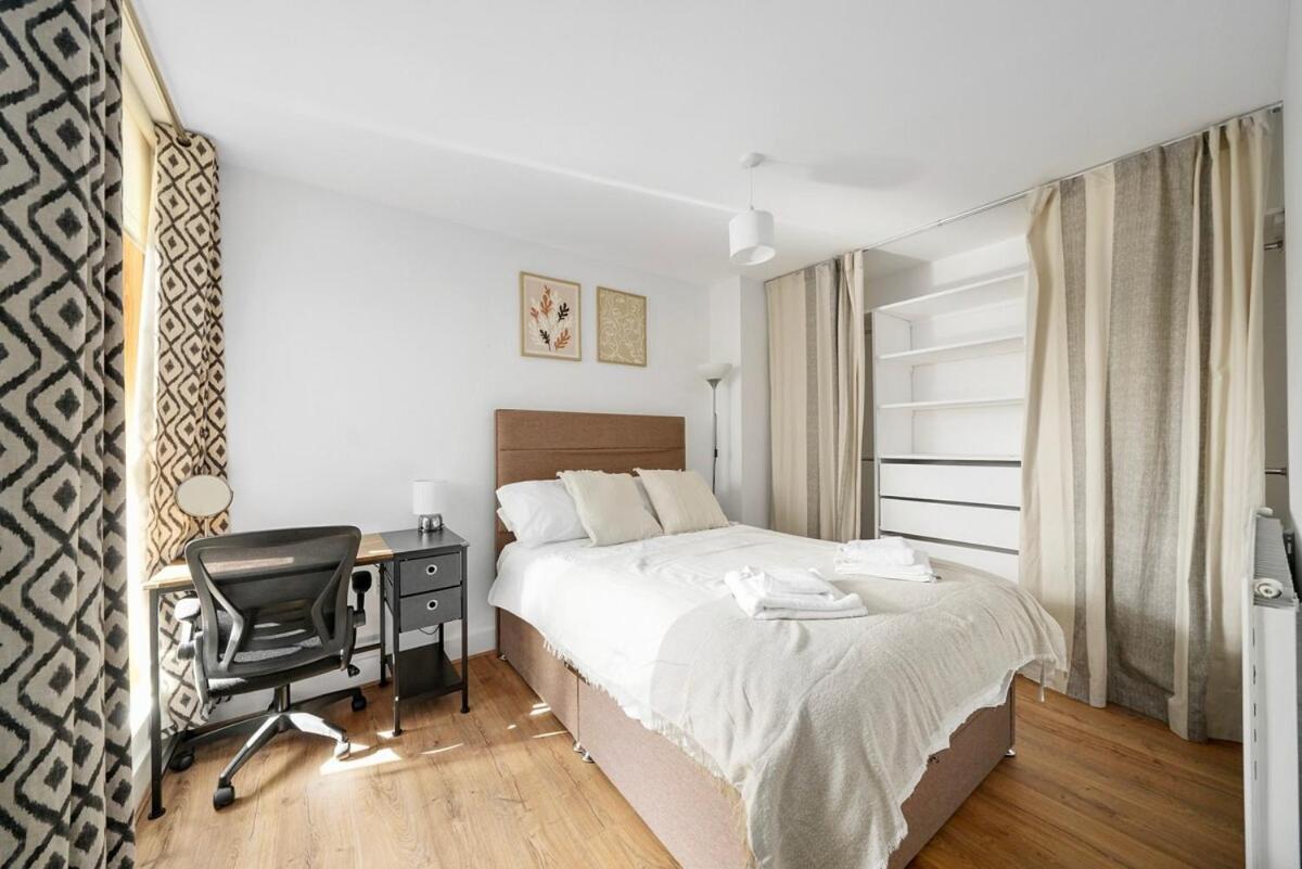Modern In Canary Wharf Business Hub Apartment