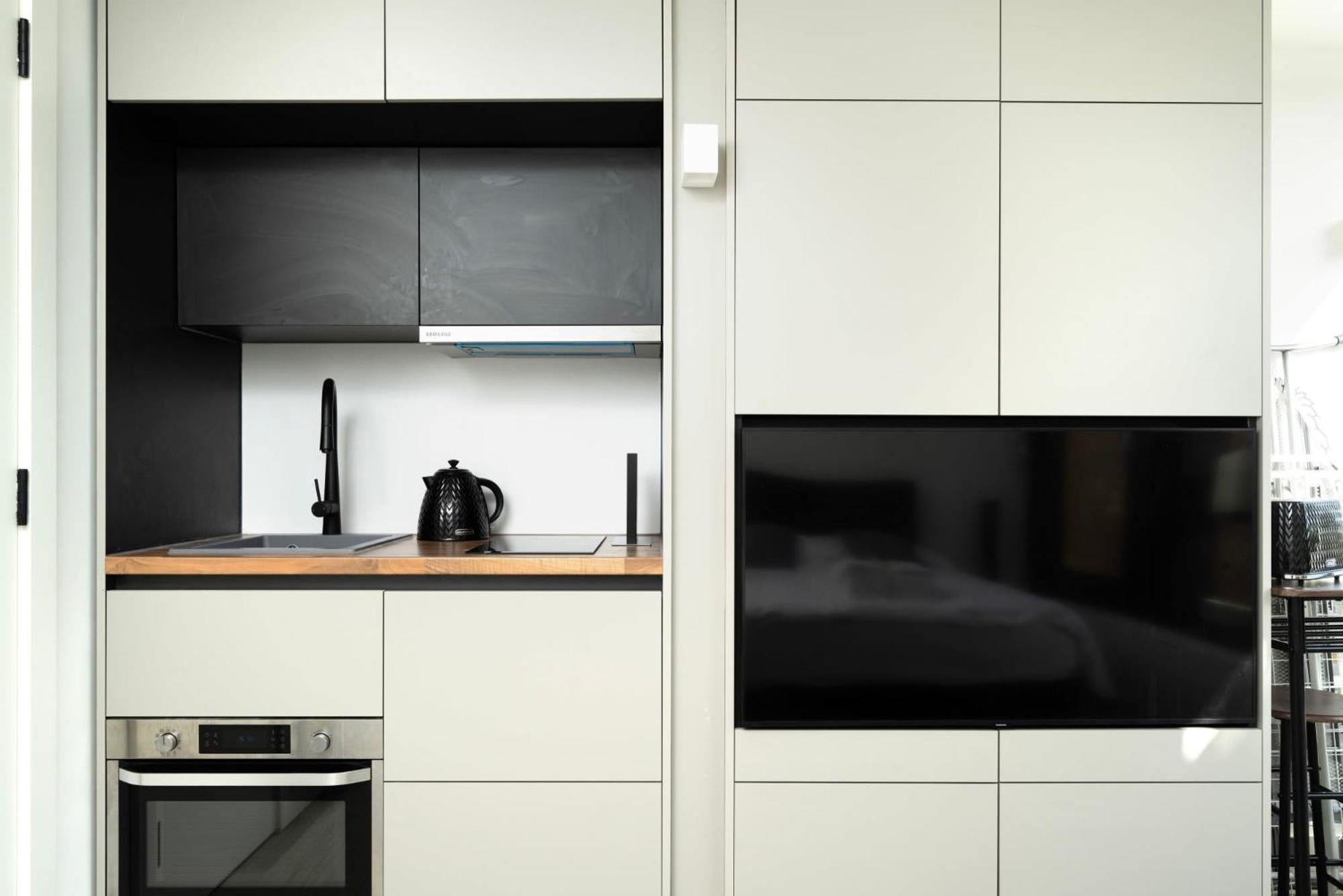 Modern Living At Antigallican In * London