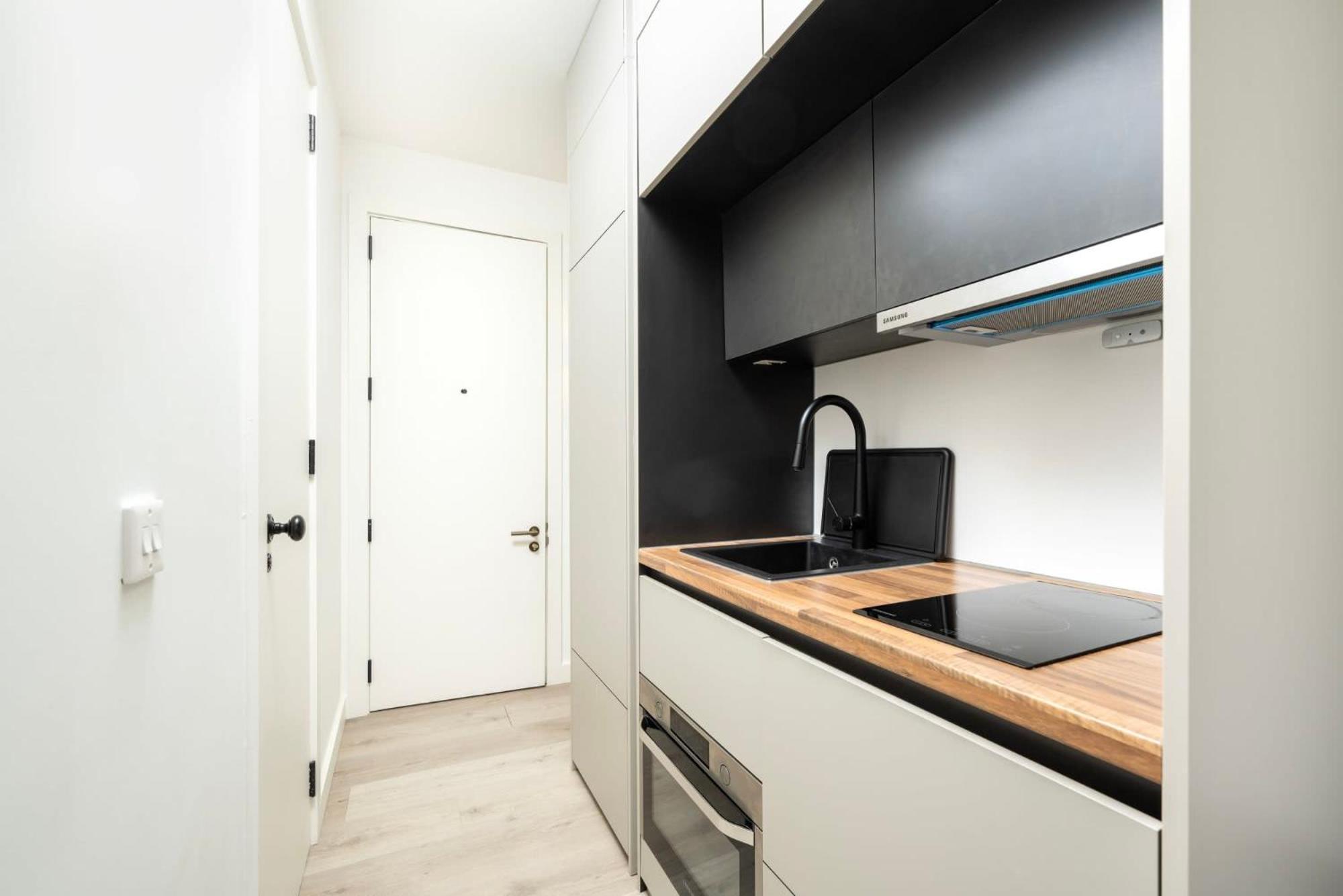 Modern Living At Antigallican In Apartment *