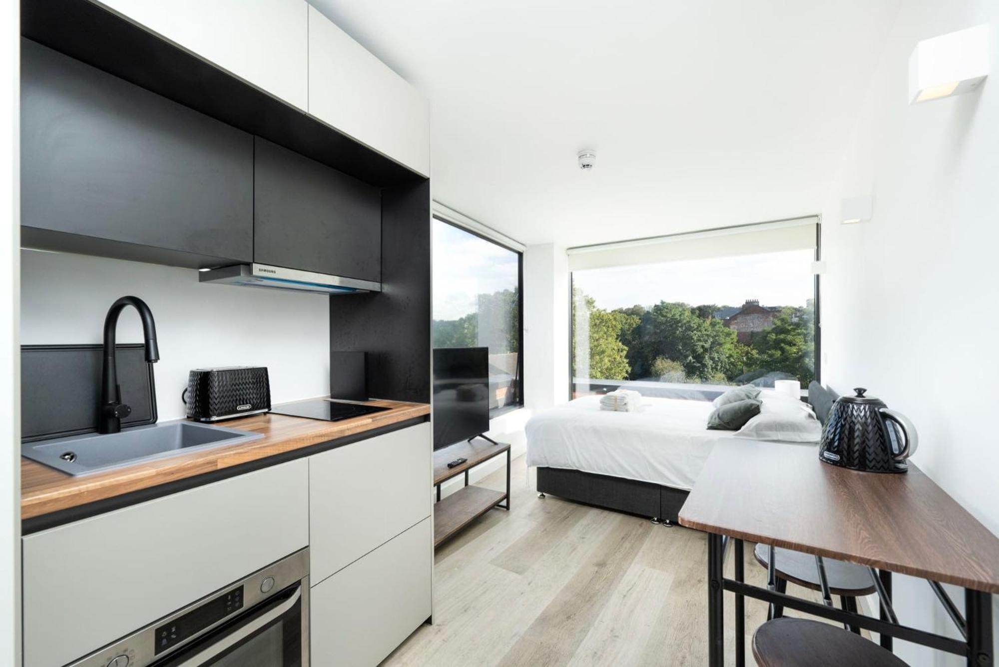 Modern Living At Antigallican In * London