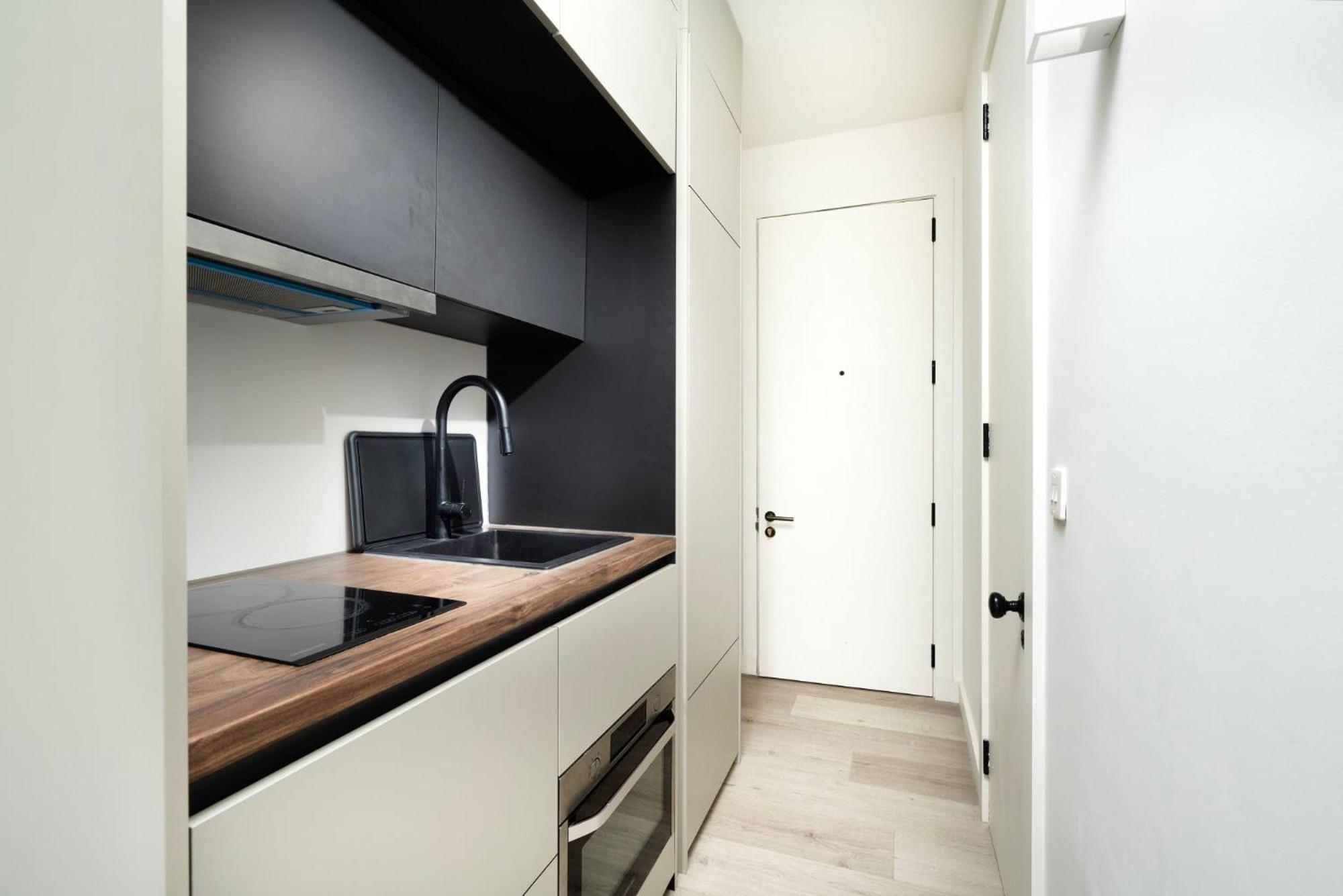 Modern Living At Antigallican In Apartment *