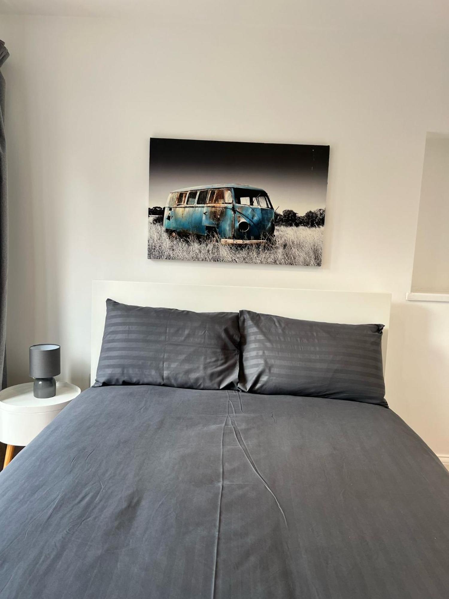 Guest house 93 West Road London