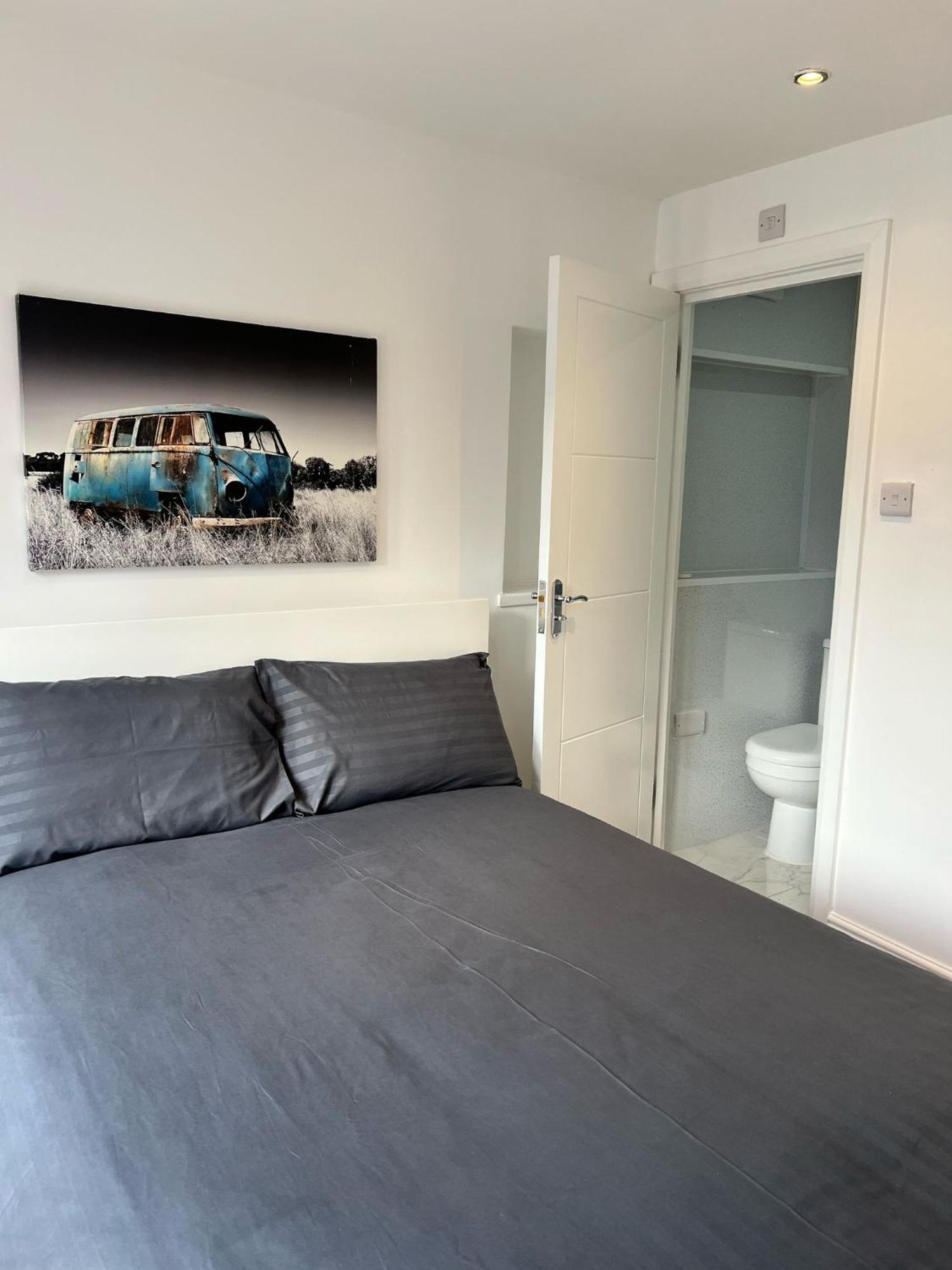 93 West Road Guest house *