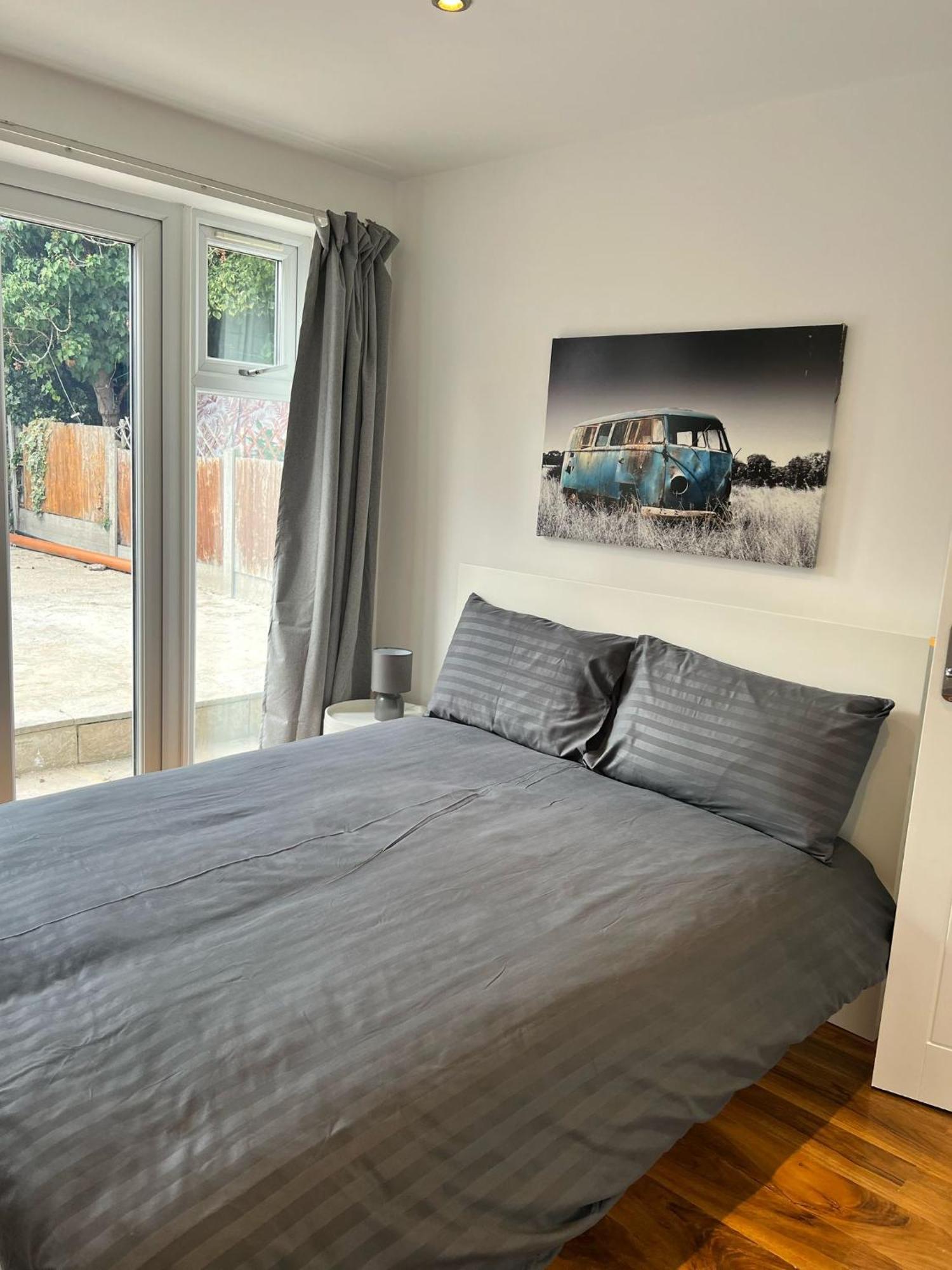 93 West Road Guest house London