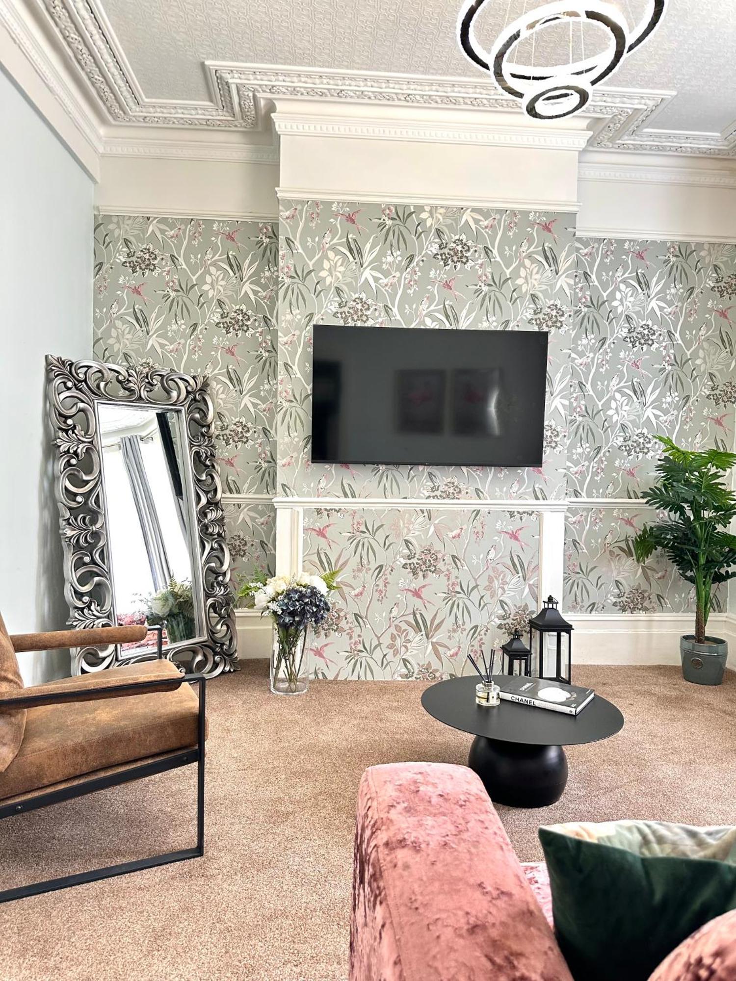 Privatunterkunft Luxe 4br Retreat *