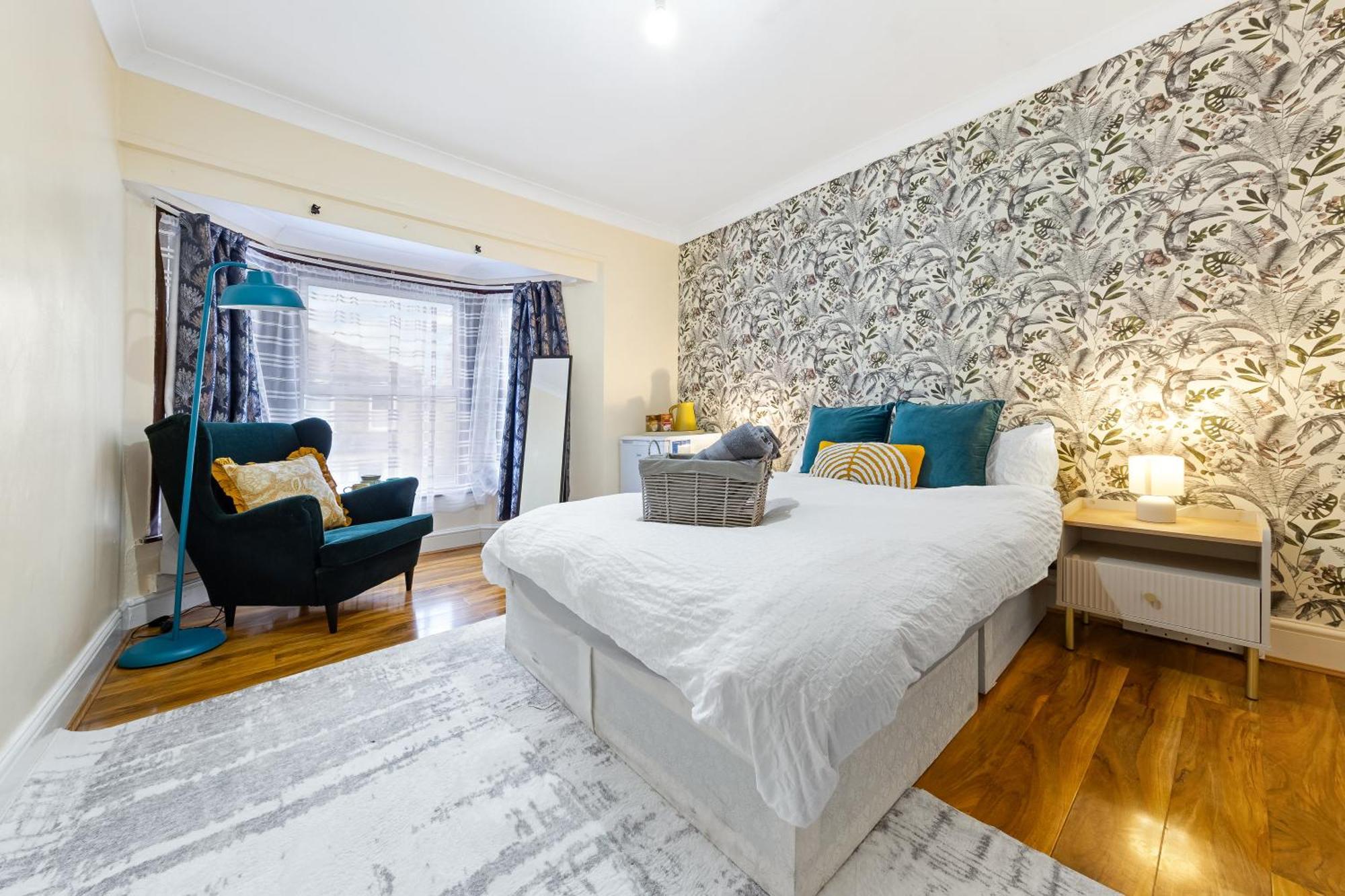Guest house Chic Private Bedroom In Near Tube - Bedroom1 *