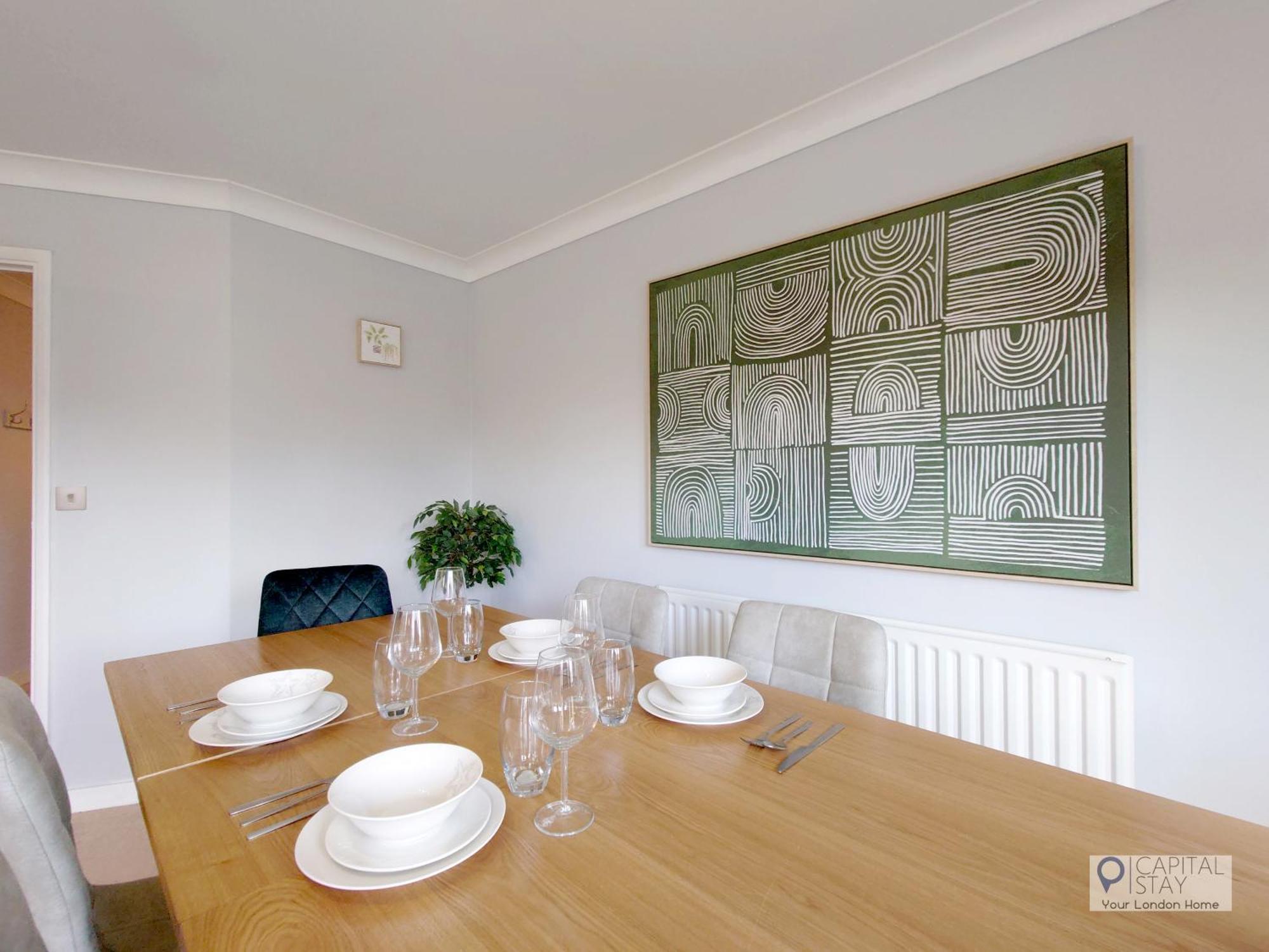 Fully Serviced Two Bed In Poplar London