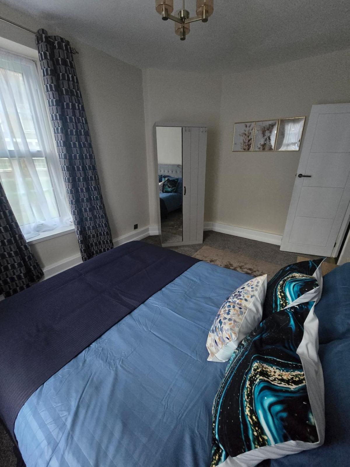 Contemporary & Spacious 1bd - Fireplace With Modern Comforts