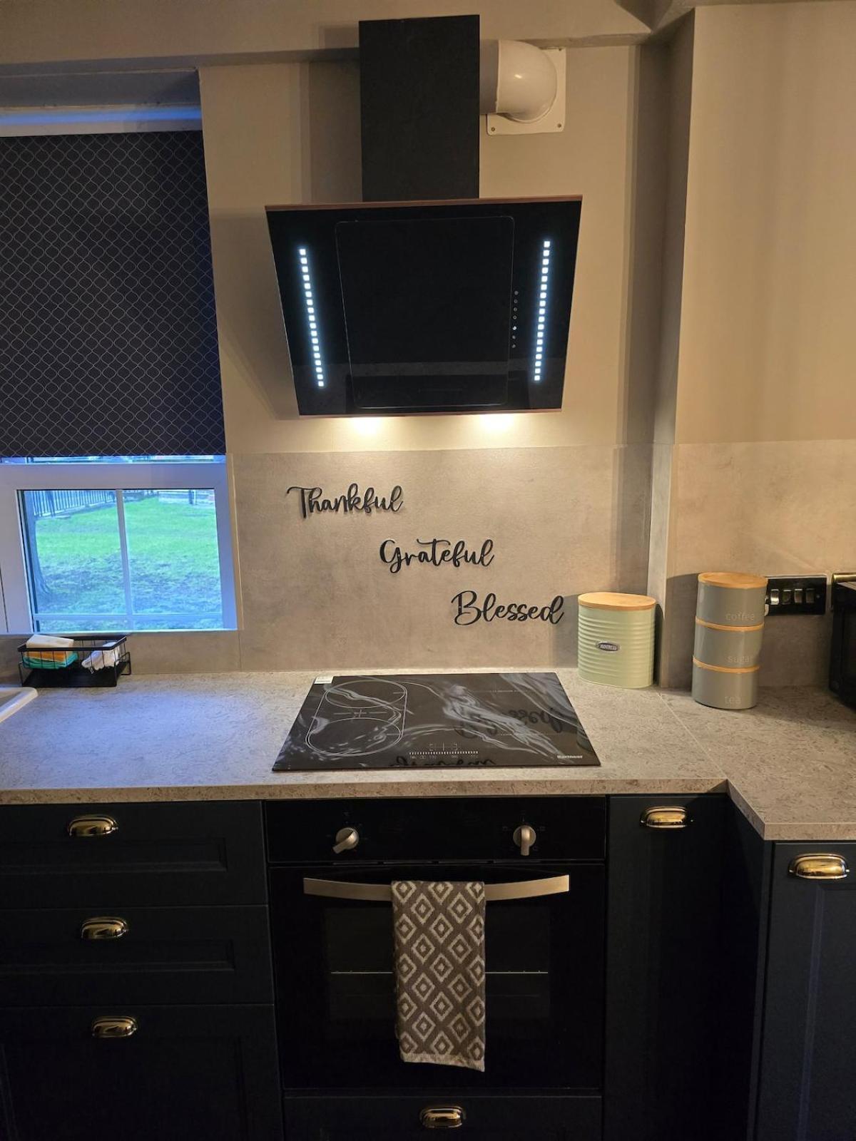 Apartment Contemporary & Spacious 1bd - Fireplace With Modern Comforts London