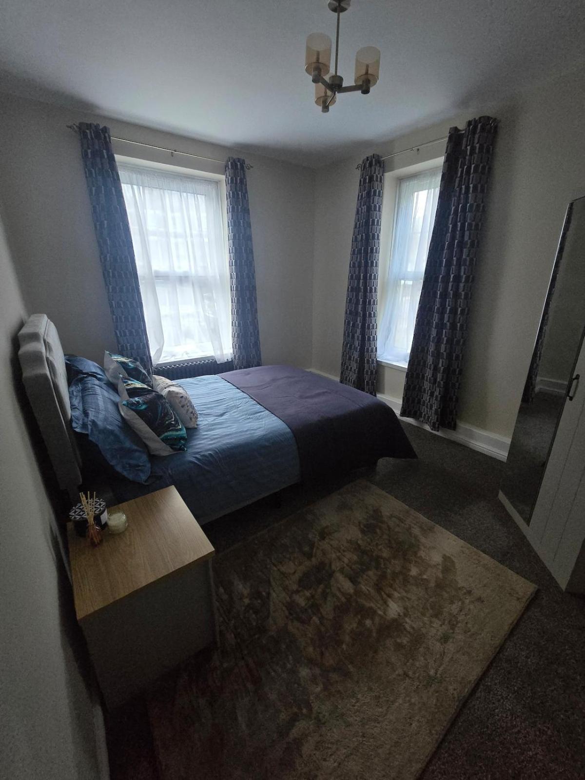 Contemporary & Spacious 1bd - Fireplace With Modern Comforts London